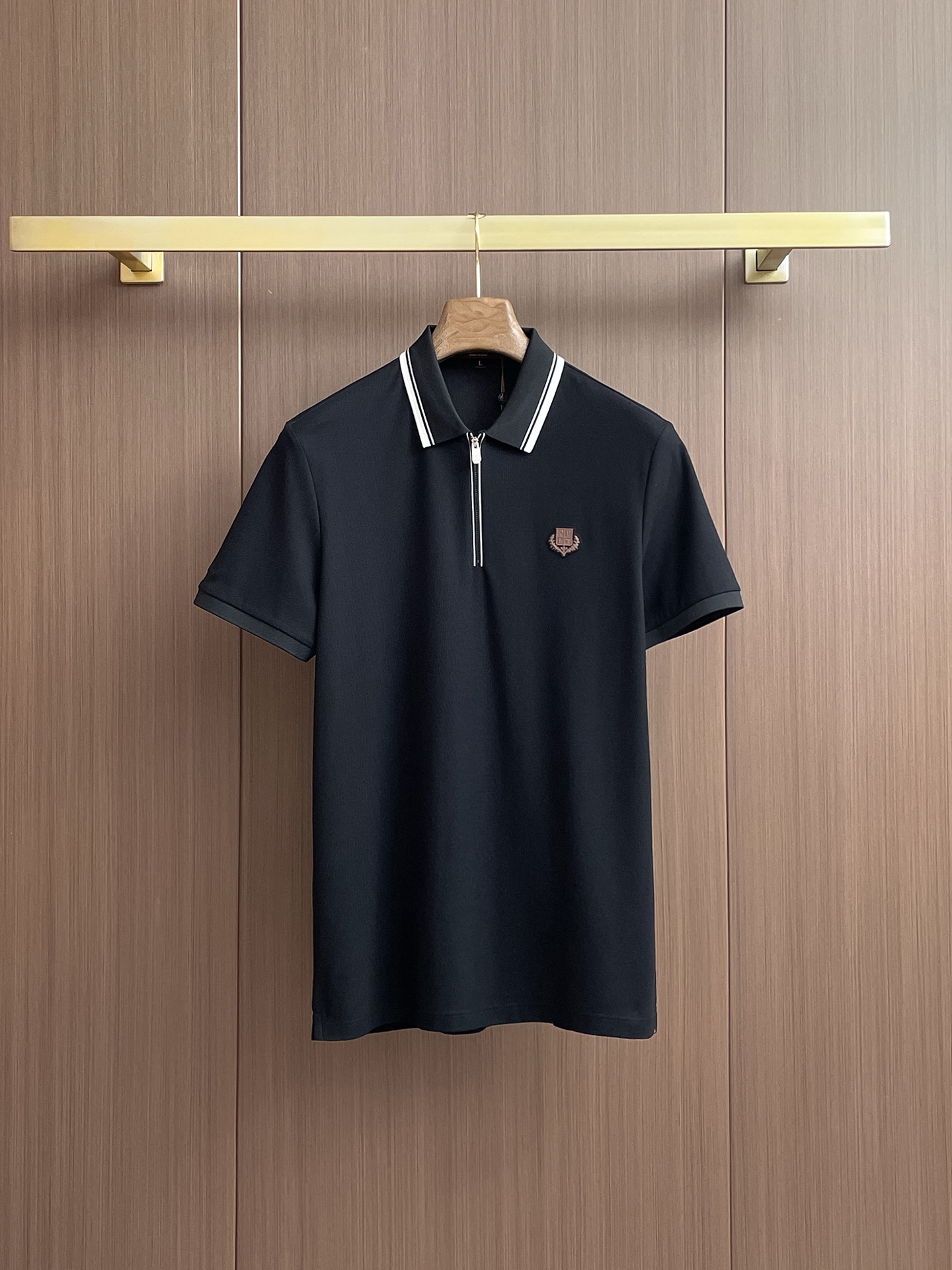 NO:131106,LP Xinjiang long lint cotton fabric soft, comfortable and breathable 2025 summer limited short-sleeved Polo series -,,loro piano,T-shirt,alexander wang19860909LP 新疆长绒棉 面料柔软舒适透气 2025 夏季 限量款短袖Polo系列 -,,loro piana,T-shirt,alexander wang,Men's clothing