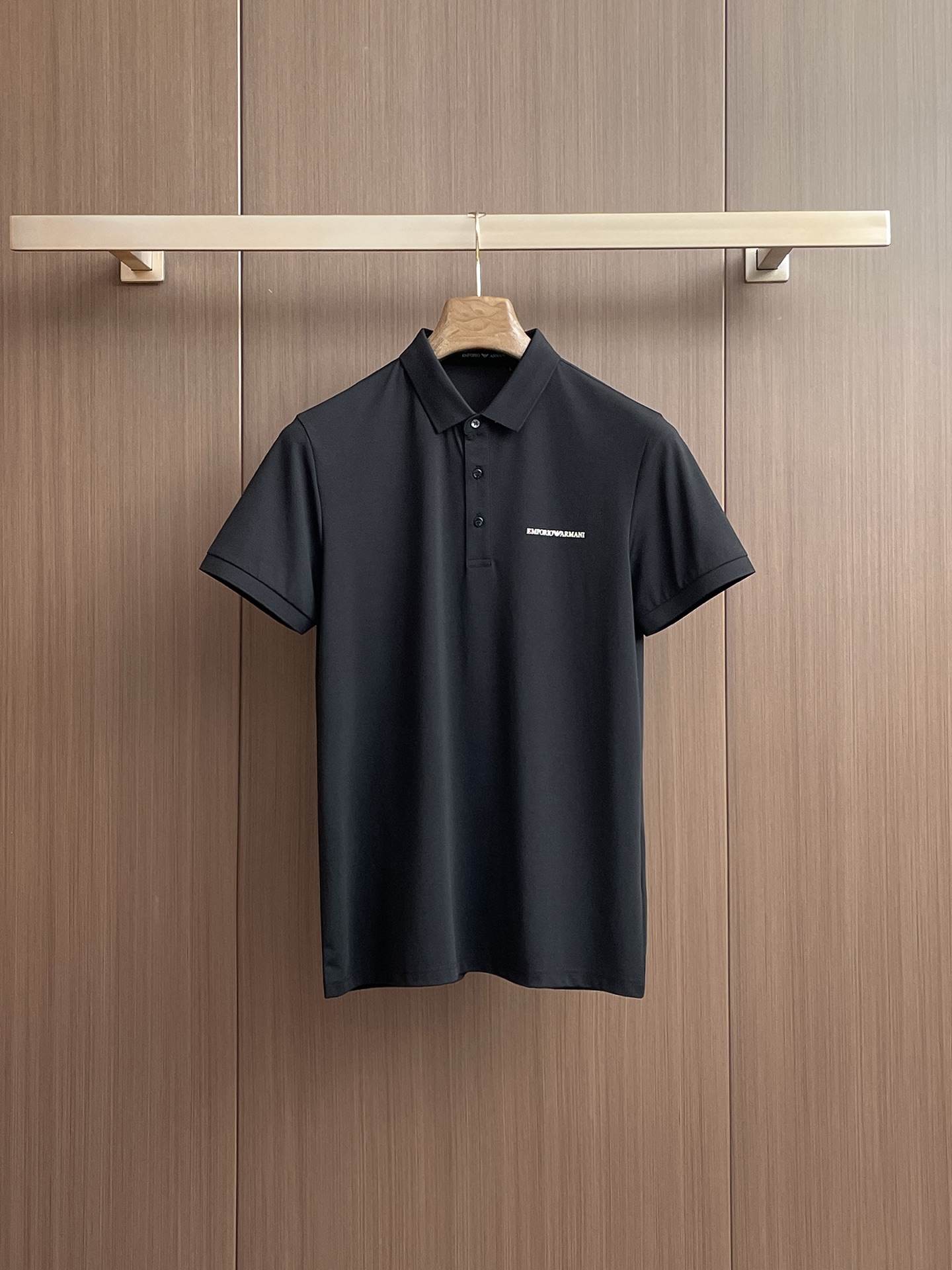 NO:131112,Armani Xinjiang long lint cotton fabric soft, comfortable and breathable 2025 summer limited short-sleeved Polo series -,,armani,T-shirt,alexander wang19860909阿玛尼 新疆长绒棉 面料柔软舒适透气 2025 夏季 限量款短袖Polo系列 -,,armani,T-shirt,alexander wang,Men's clothing