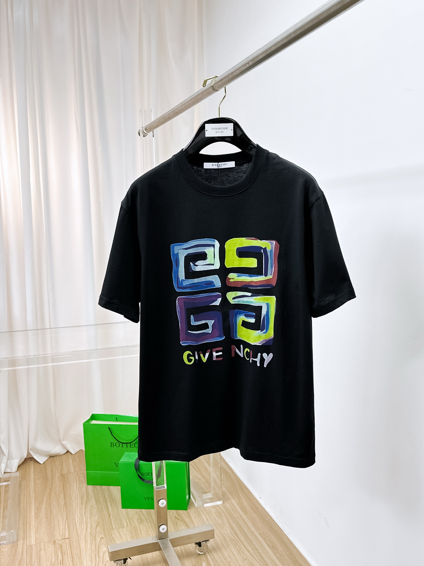 P调ss纪梵希纯棉最新面料（最高版本）经典标识图案logo时尚简约潮流短袖，最顶级的品质专柜原单短袖，顶