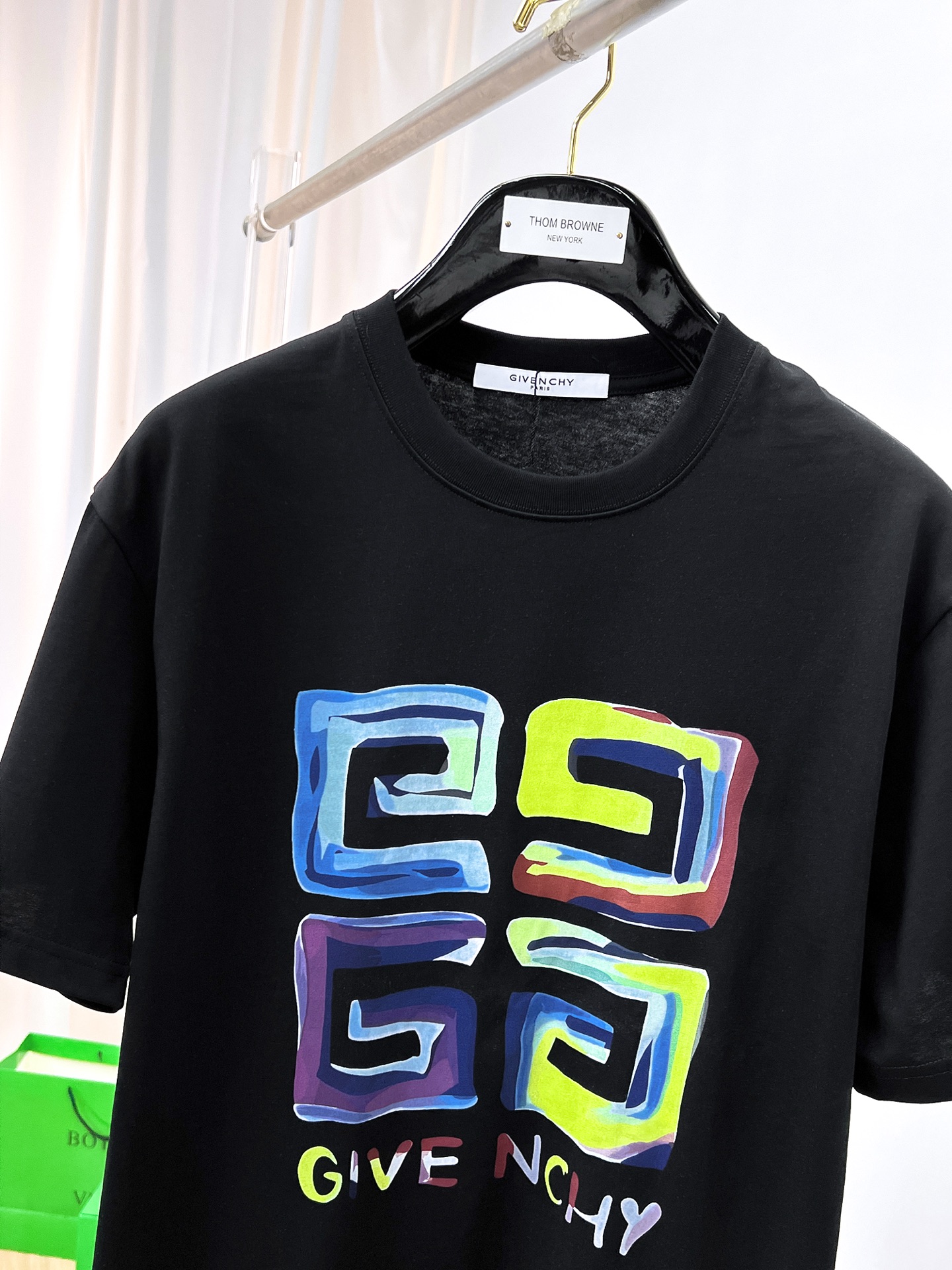 P调ss纪梵希纯棉最新面料（最高版本）经典标识图案logo时尚简约潮流短袖，最顶级的品质专柜原单短袖，顶