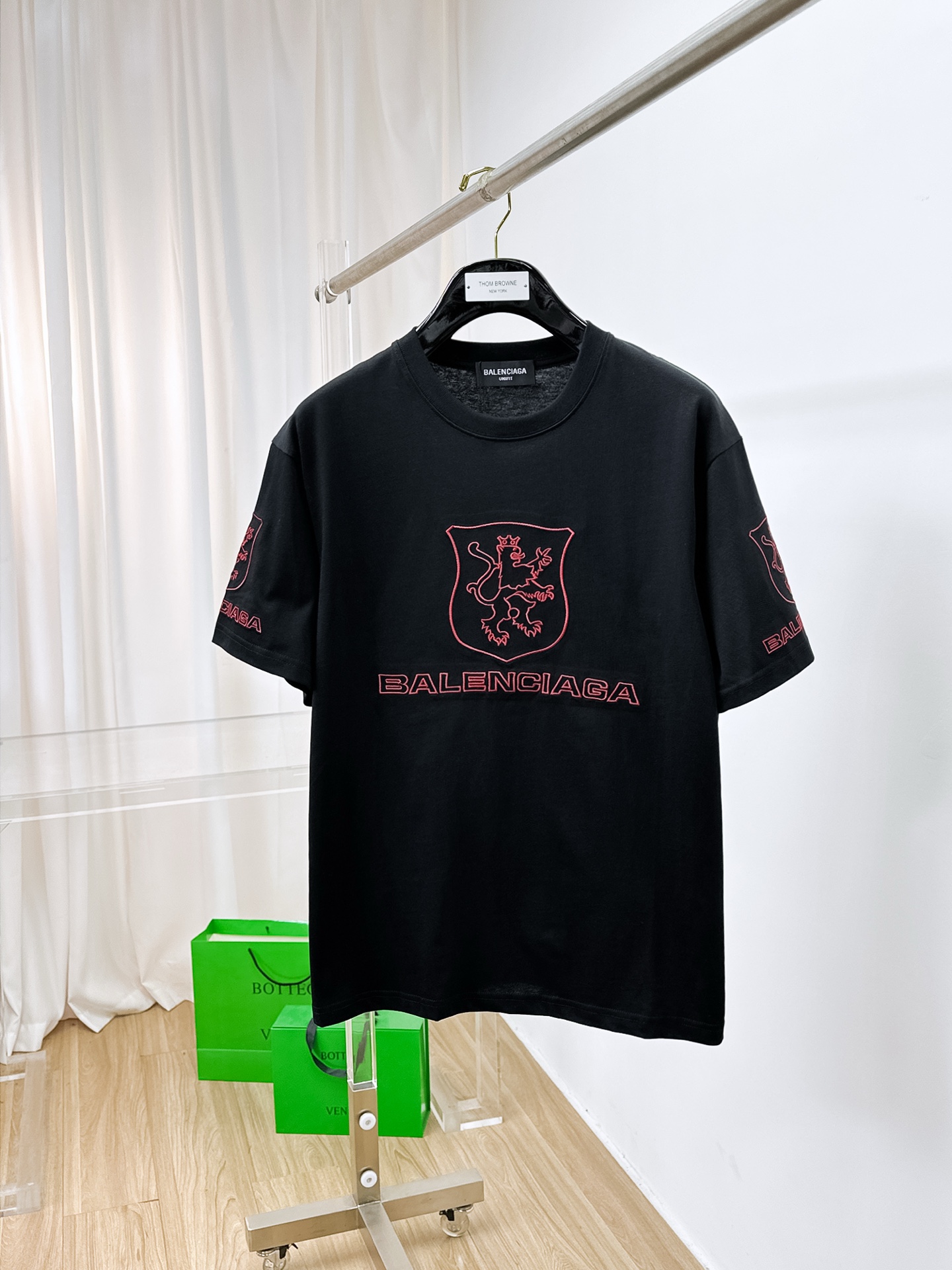 ss巴黎世家纯棉最新面料（最高版本）经典标识图案logo时尚简约潮流短袖，最顶级的品质专柜原单短袖，顶级