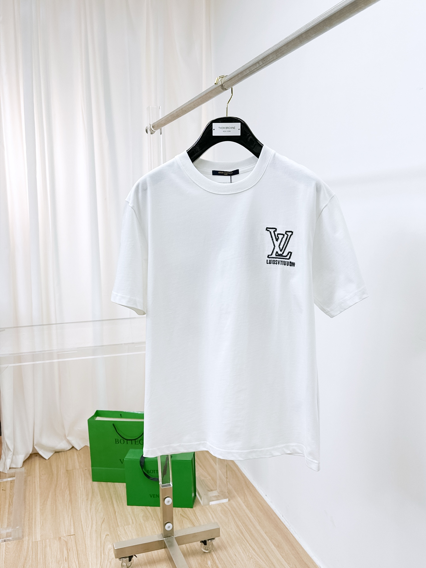 ssLV纯棉最新面料（最高版本）经典标识图案logo时尚简约潮流短袖，最顶级的品质专柜原单短袖，顶级制作