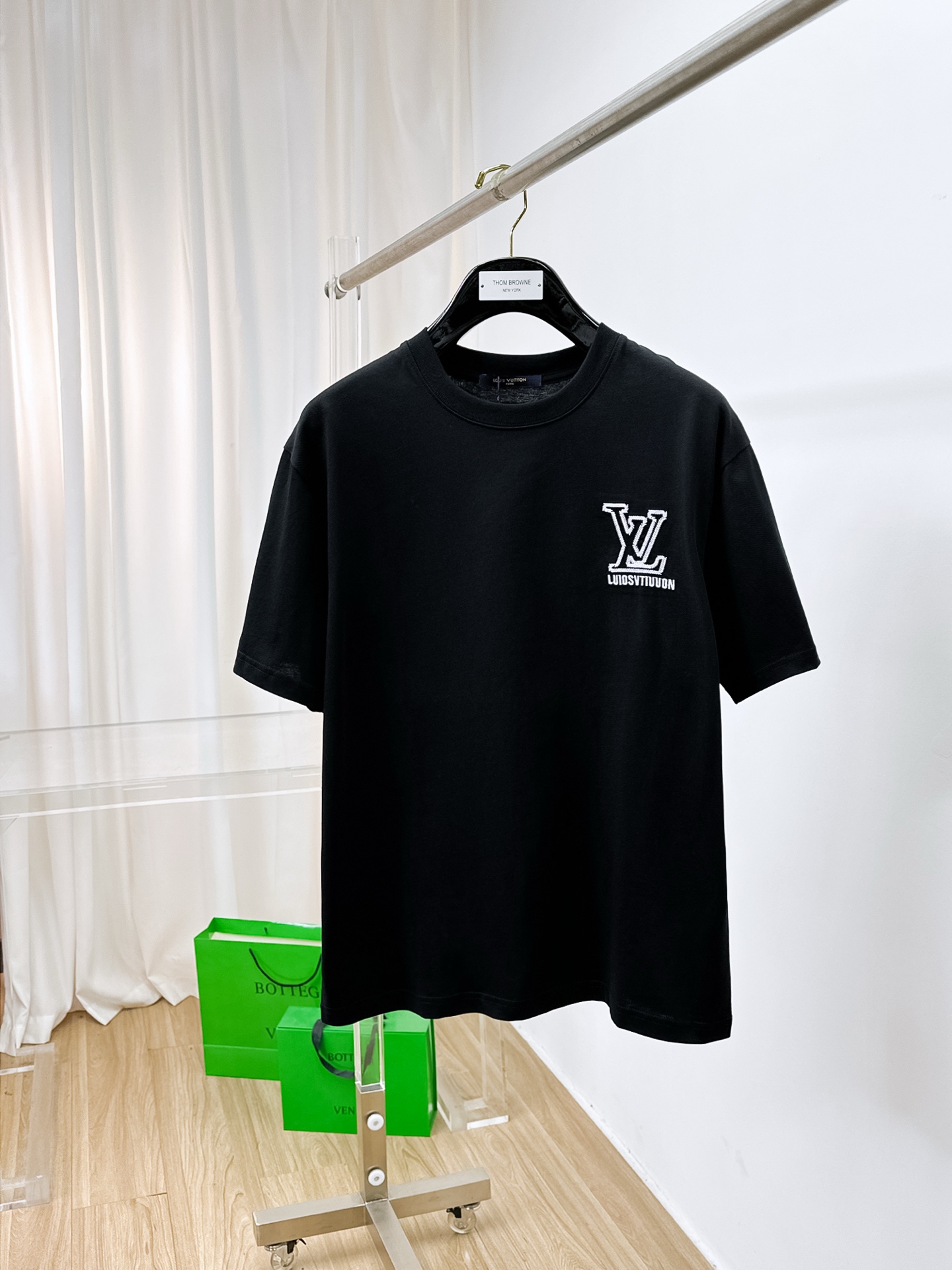 ssLv纯棉最新面料（最高版本）经典标识图案logo时尚简约潮流短袖，最顶级的品质专柜原单短袖，顶级制作
