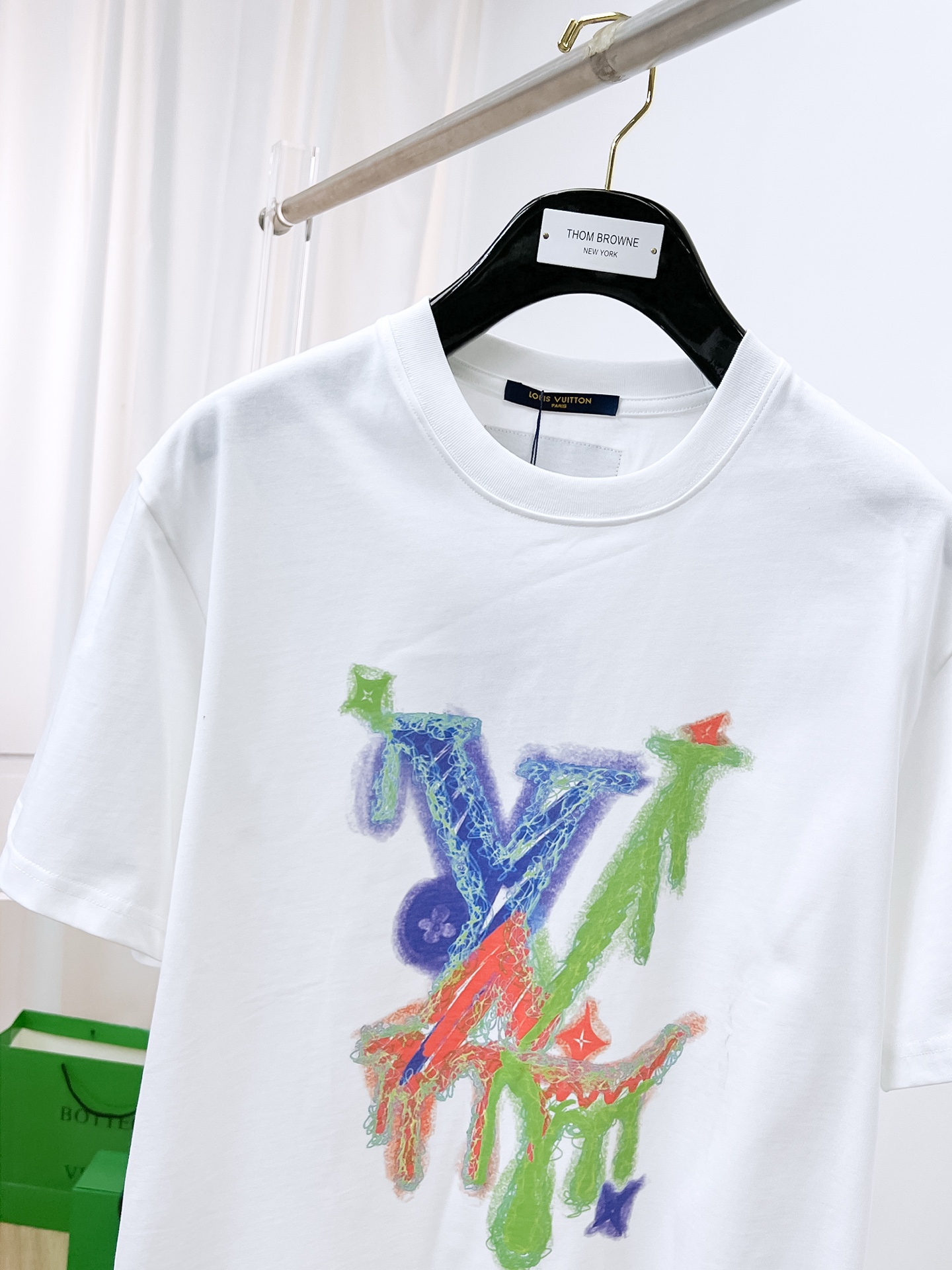ssLV纯棉最新面料（最高版本）经典标识图案logo时尚简约潮流短袖，最顶级的品质专柜原单短袖，顶级制作