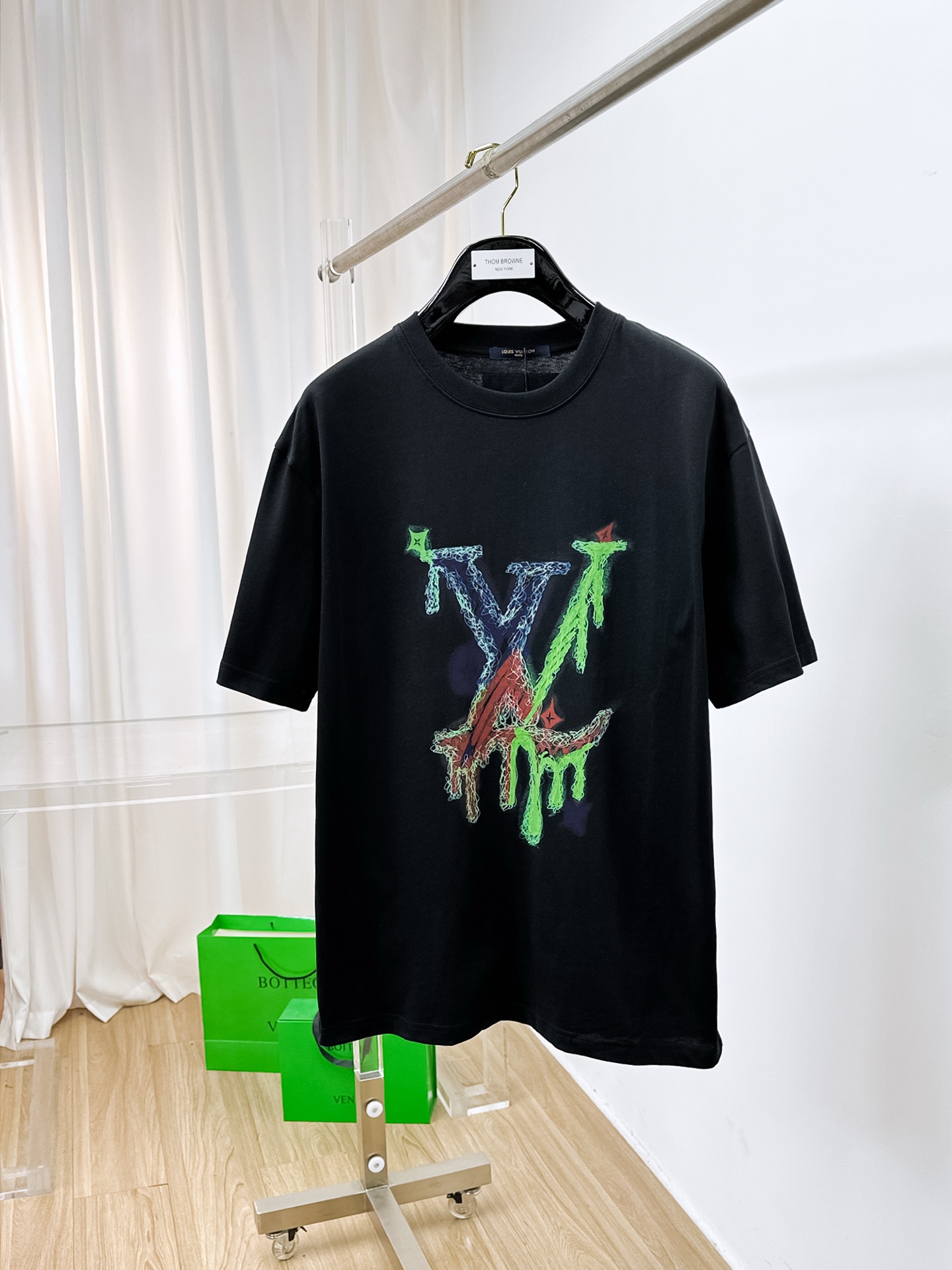 ssLV纯棉最新面料（最高版本）经典标识图案logo时尚简约潮流短袖，最顶级的品质专柜原单短袖，顶级制作