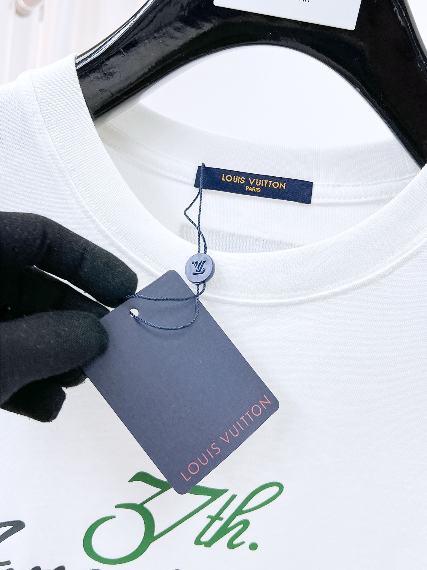 ssLV纯棉最新面料（最高版本）经典标识图案logo时尚简约潮流短袖，最顶级的品质专柜原单短袖，顶级制作