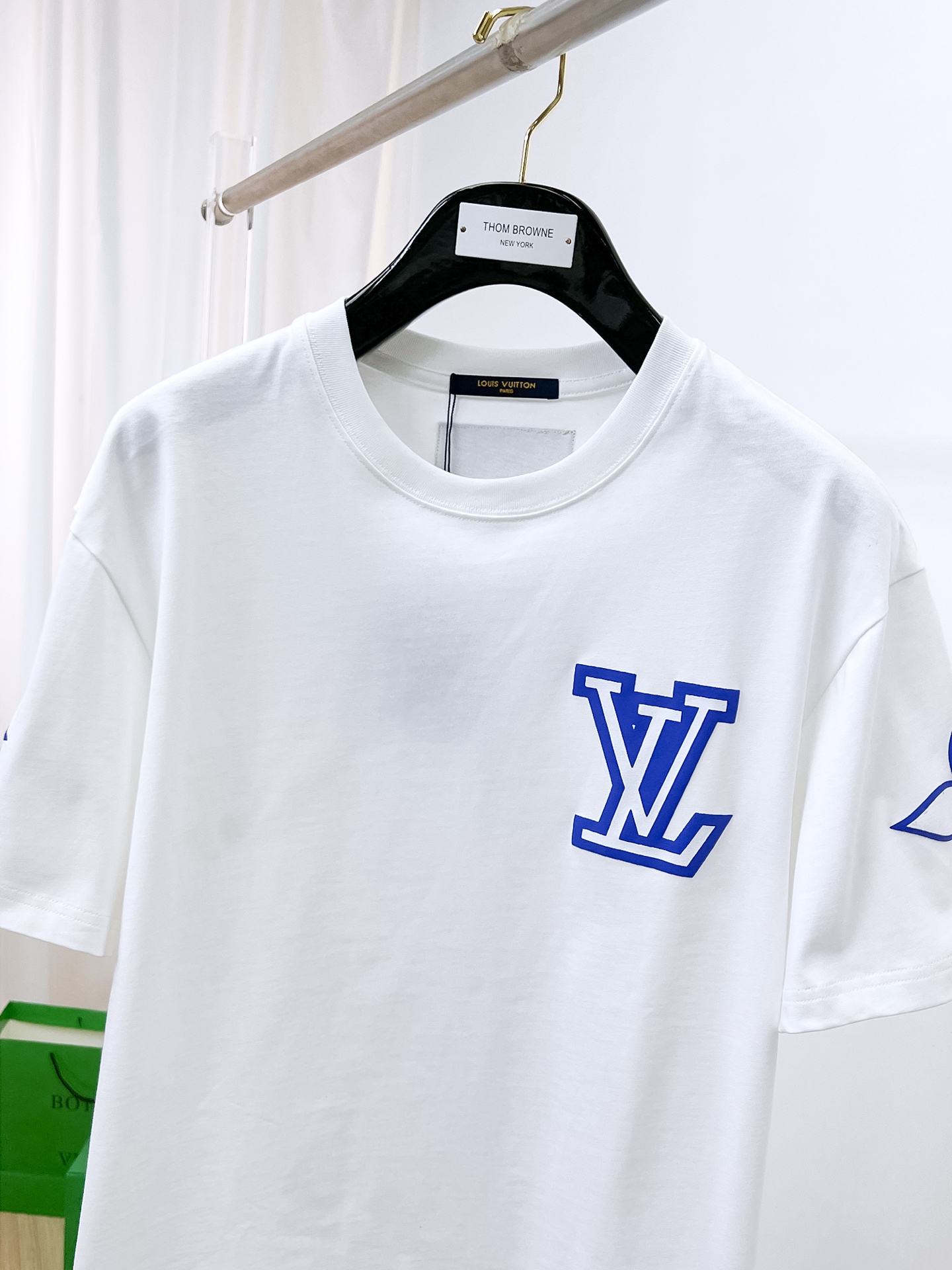 ssLV纯棉最新面料（最高版本）经典标识图案logo时尚简约潮流短袖，最顶级的品质专柜原单短袖，顶级制作
