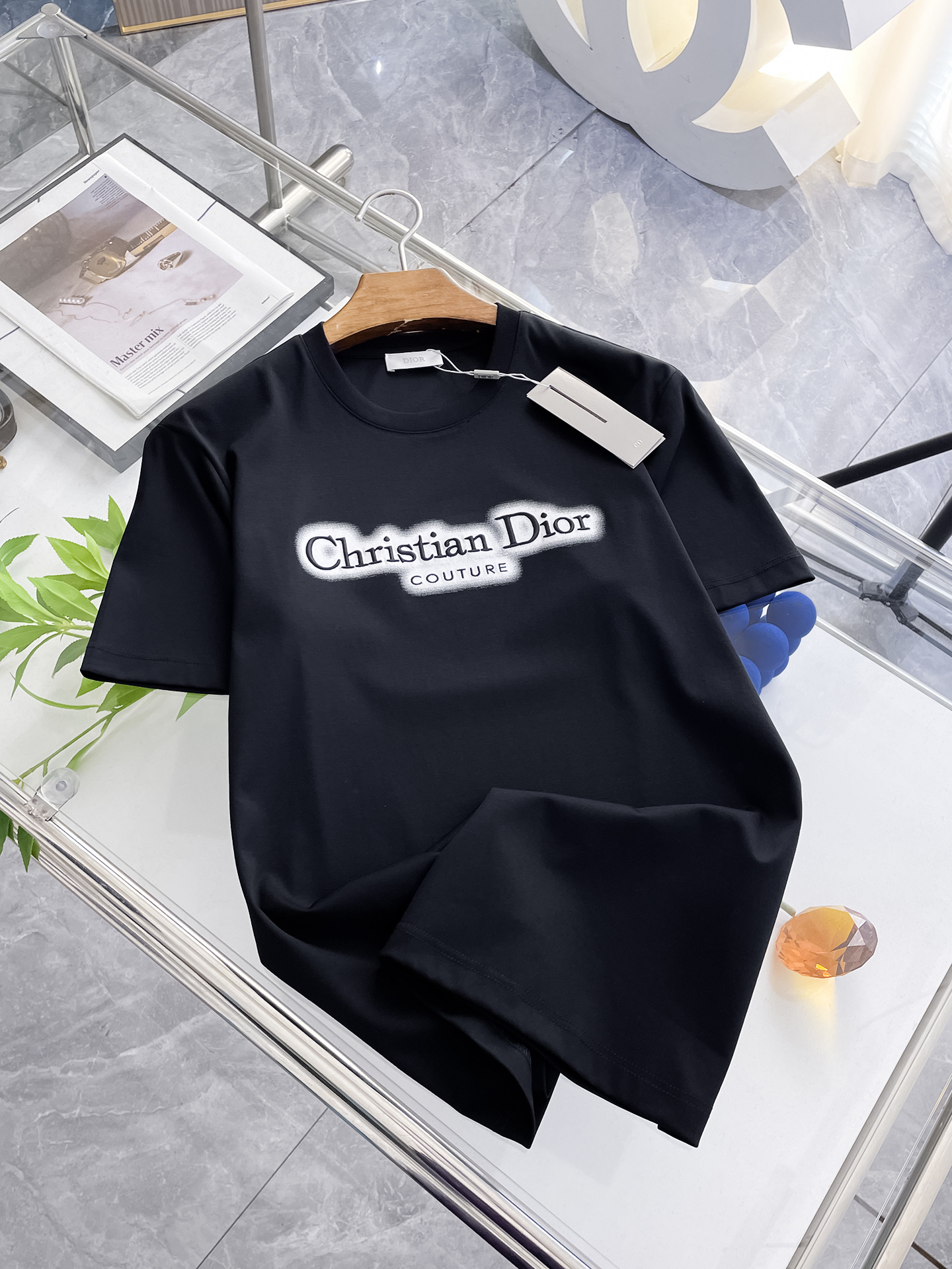 NO:133837,Dior 2025 new original single men's casual base short-sleeved T-shirt!  High-end customization, high-end version, fashionable and versatile, loose version, original imported 420g double-strand pure cotton fabric, threaded cuffs, neckline hem, super soft and delicate, skin-friendly and comfortable to wear, high-end boutique, OEM, fine-made top body, very good, men's essential items, three-standard size M-4xl, maximum size can be worn about 210 catties,,dior,T-shirt,tees,t-shirt,alexander wang19860909迪奥 2025新款原单男士休闲打底短袖T恤！高端定制 高版本 时尚百搭爆款宽松版型原版进口420克双股纯棉面料 螺纹袖口.领口衣摆 手感超柔软细腻 穿着亲肤舒适 高端精品 代工厂精细做上身非常赞 男士必备单品 三标齐全 尺码M-4xl 最大码可穿210斤左右,,dior,T-shirt,tees，t-shirt,alexander wang,Men's clothing