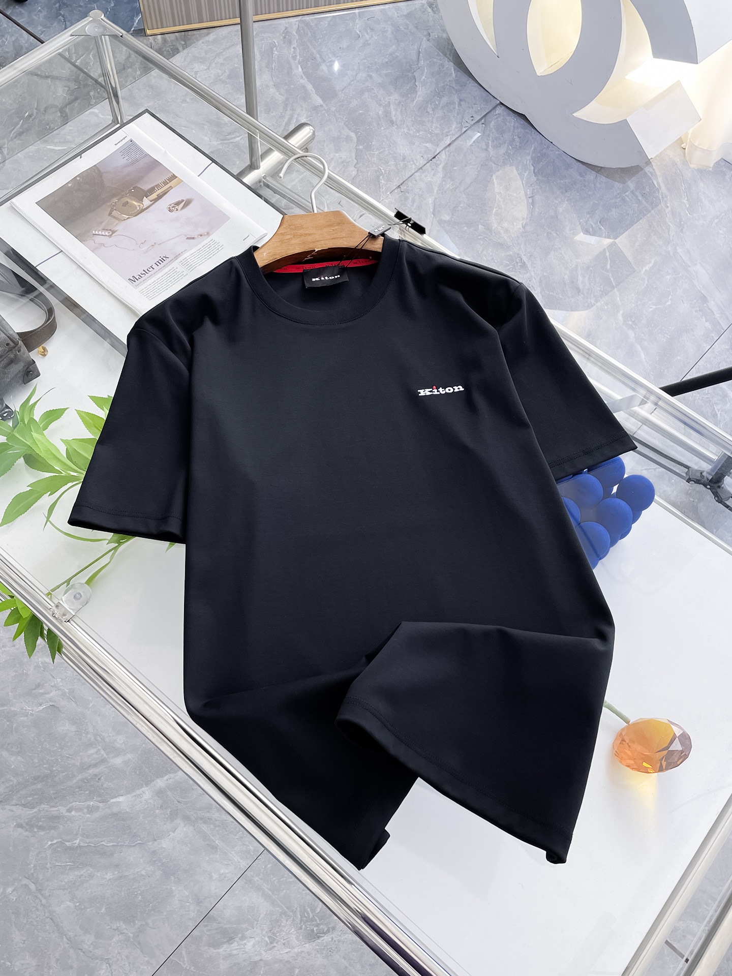 NO:132584,Kiton New Original Single Men's Casual Base Short Sleeve T-shirt!  High-end customization, high-end version, fashionable and versatile, loose version, original imported 420g double-strand pure cotton fabric, threaded cuffs, neckline hem, super soft and delicate, skin-friendly and comfortable to wear, high-end boutique, OEM, fine-made top body, very good, men's essential items, three-standard size M-4xl, maximum size can be worn about 210 catties,, T-shirt,tees, t-shirt,alexander wang19860909kiton 新款原单男士休闲打底短袖T恤！高端定制 高版本 时尚百搭爆款宽松版型原版进口420克双股纯棉面料 螺纹袖口.领口衣摆 手感超柔软细腻 穿着亲肤舒适 高端精品 代工厂精细做上身非常赞 男士必备单品 三标齐全 尺码M-4xl 最大码可穿210斤左右,,T-shirt,tees，t-shirt,alexander wang,Men's clothing