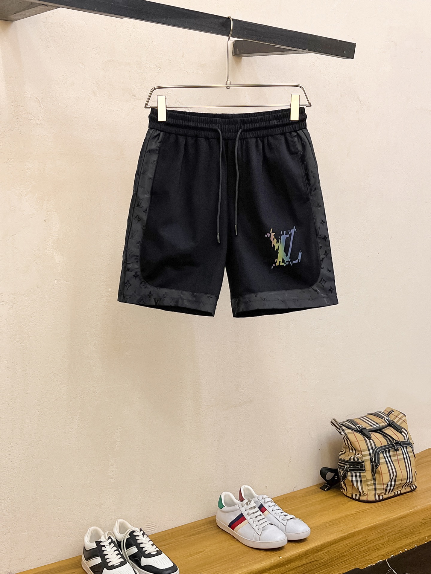 Lv 2025春夏新款男士休闲短裤 高端货简洁时尚大方 定制原...