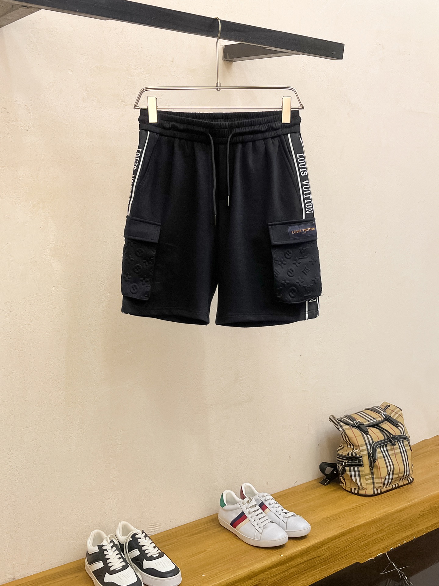 Lv 2025春夏新款男士休闲短裤 高端货简洁时尚大方 定制原...