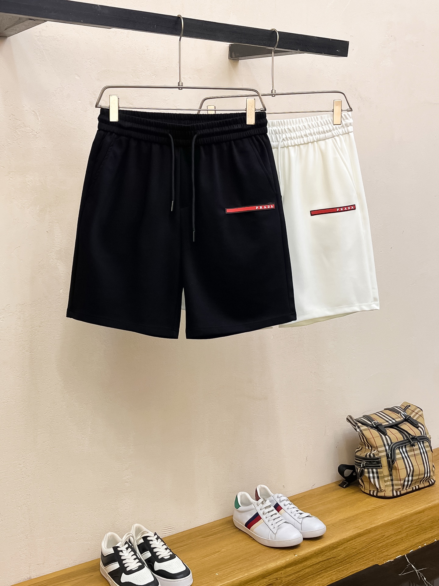 Prada  男士休闲短裤服装,男 9