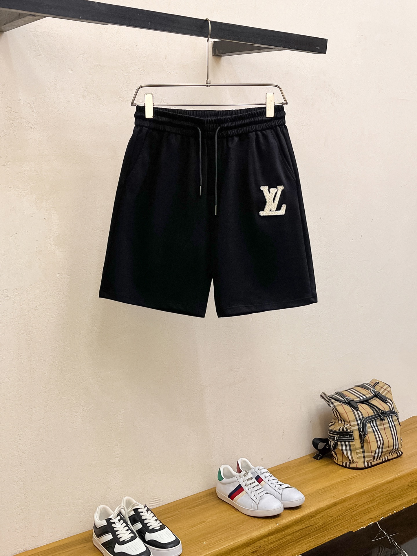 Lv 2025春夏新款男士休闲短裤 高端货简洁时尚大方 定制原...