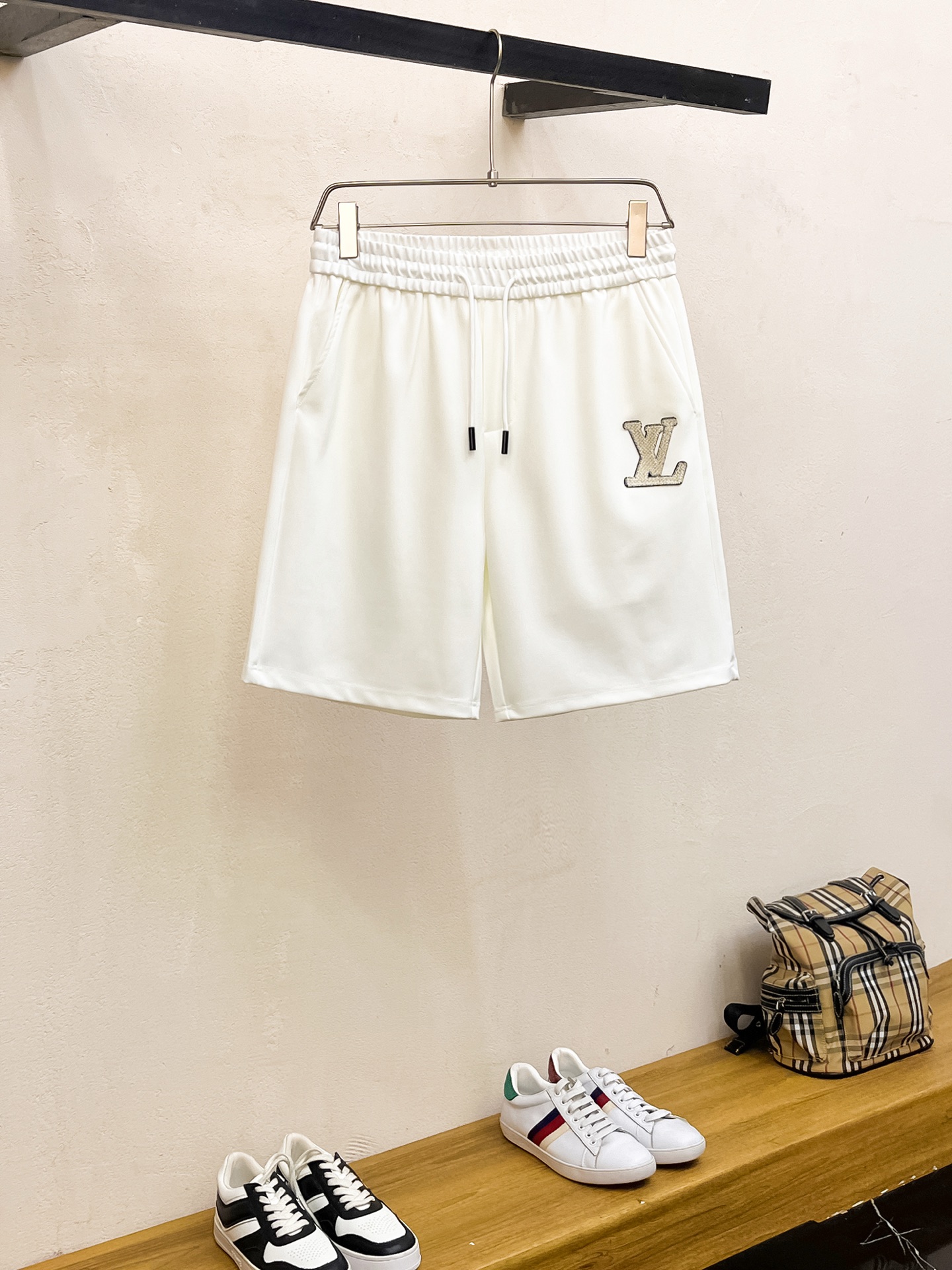 Lv 2025春夏新款男士休闲短裤 高端货简洁时尚大方 定制原...