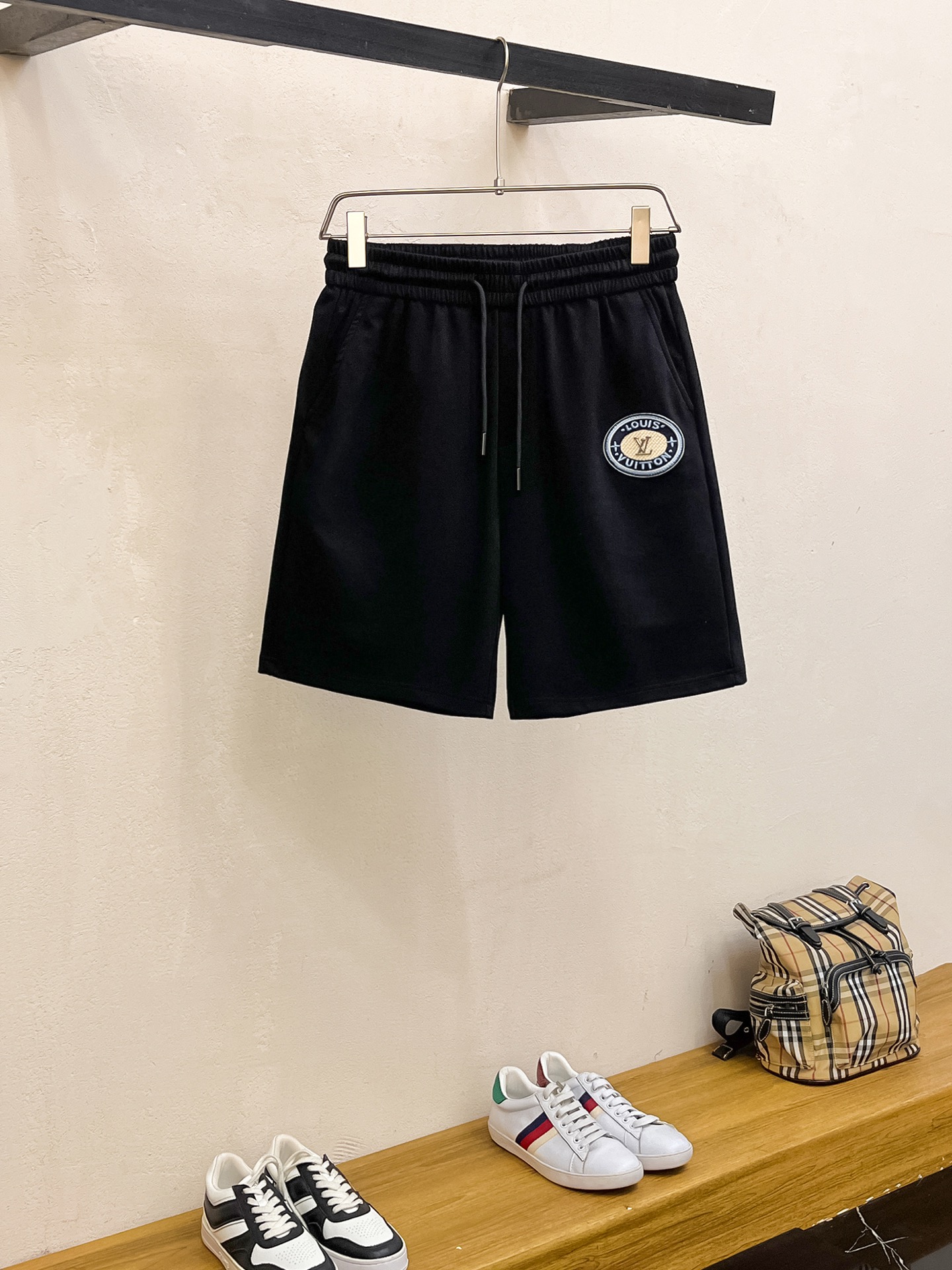 Lv 2025春夏新款男士休闲短裤 高端货简洁时尚大方 定制原...