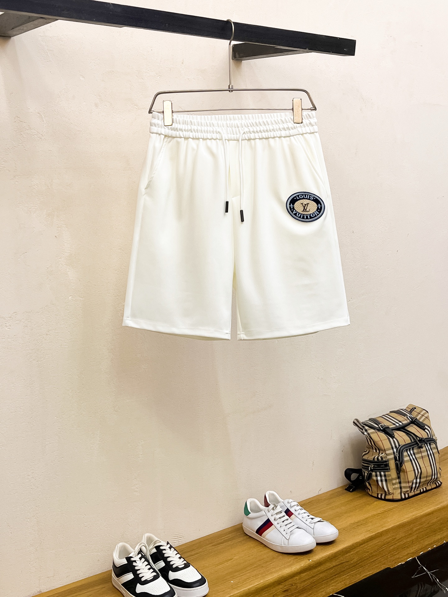 Lv 2025春夏新款男士休闲短裤 高端货简洁时尚大方 定制原...