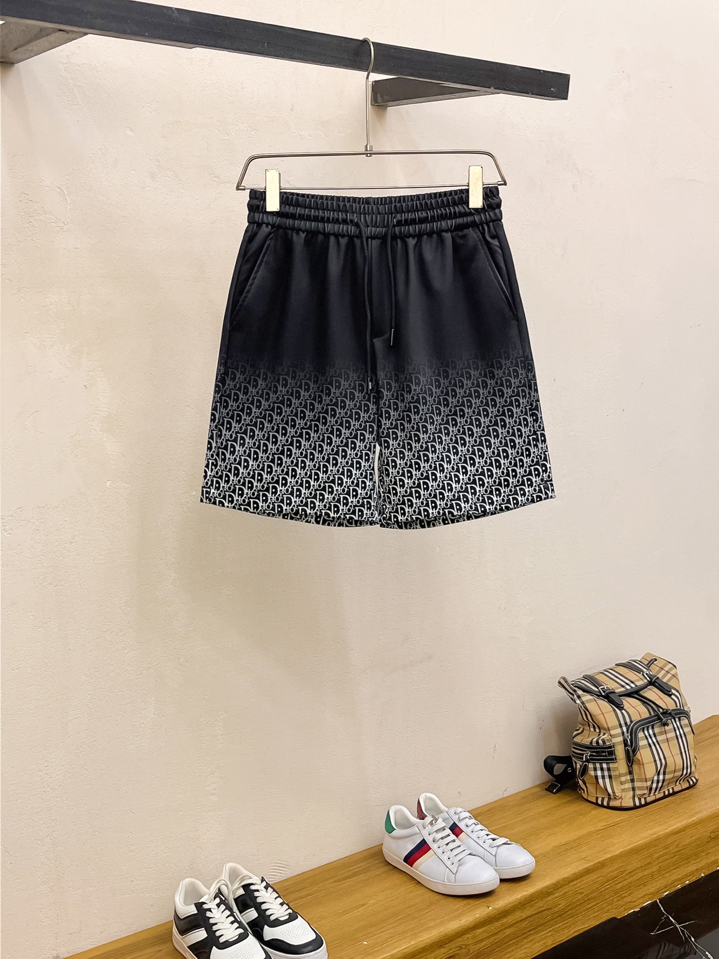 迪奥 2025春夏新款男士休闲短裤 高端货简洁时尚大方 定制...