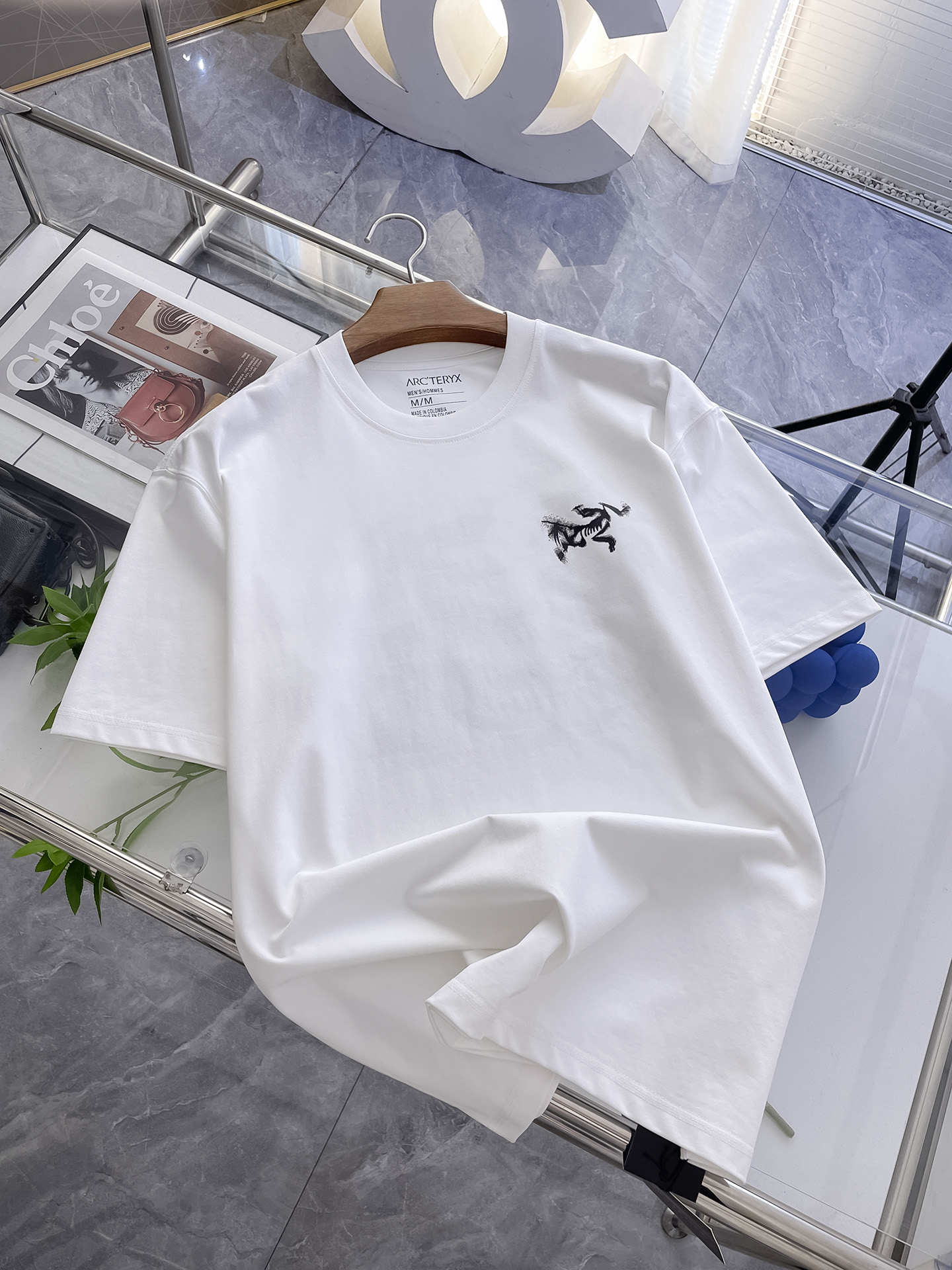 NO:477311,The latest fabric of Ss Archaeoptera pure cotton, classic logo, logo, fashionable, simple and trendy short sleeves, the top quality counter original single short sleeves, the top production process imported fabric, the unique design of the counter model, using imported high-end customized fabrics. The official website is on sale!  Excellent fabric style S-2Xl,arc'teryx,T-shirt,alexander wang19860909ss始祖鸟纯棉最新面料经典标识图案logo时尚简约潮流短袖,最顶级的品质专柜原单短袖,顶级制作工艺进口面料,专柜款独特设计,采用进口高端订制面料.官网在售！面料版型超赞 码数S-2Xl,arc'teryx,T-shirt,alexander wang,Men's clothing