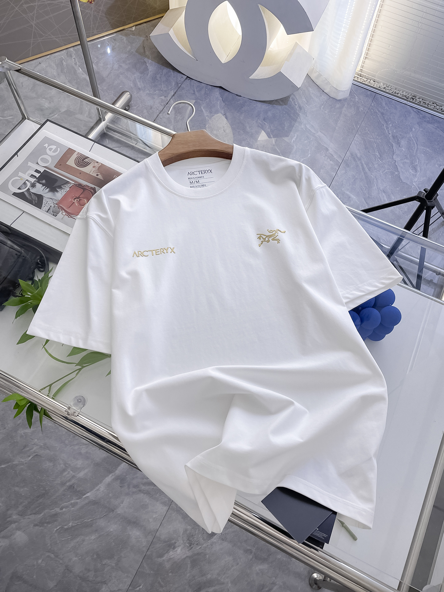 NO:477283,The latest fabric of Ss Archaeoptera pure cotton, classic logo, logo, fashionable, simple and trendy short sleeves, the top quality counter original single short sleeves, the top production process imported fabric, the unique design of the counter model, using imported high-end customized fabrics. The official website is on sale!  Excellent fabric style S-2Xl,arc'teryx,T-shirt,alexander wang19860909ss始祖鸟纯棉最新面料经典标识图案logo时尚简约潮流短袖,最顶级的品质专柜原单短袖,顶级制作工艺进口面料,专柜款独特设计,采用进口高端订制面料.官网在售！面料版型超赞 码数S-2Xl,arc'teryx,T-shirt,alexander wang,Men's clothing