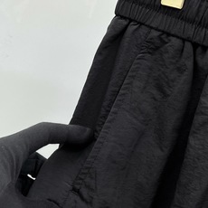 P始祖鸟春夏25ss休闲裤金典再次出现,原单订制高品质时尚休闲裤。超级百搭款。独家定制面料,挺阔有型,贴 P始祖鸟春夏25ss休闲裤金典再次出现,原单订制高品质时尚休闲裤。超级百搭款。独家定制面料,挺阔有型,贴
