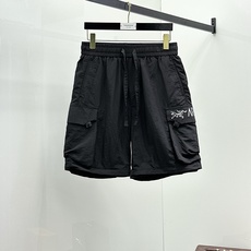 P始祖鸟春夏25ss休闲裤金典再次出现,原单订制高品质时尚休闲裤。超级百搭款。独家定制面料,挺阔有型,贴 P始祖鸟春夏25ss休闲裤金典再次出现,原单订制高品质时尚休闲裤。超级百搭款。独家定制面料,挺阔有型,贴