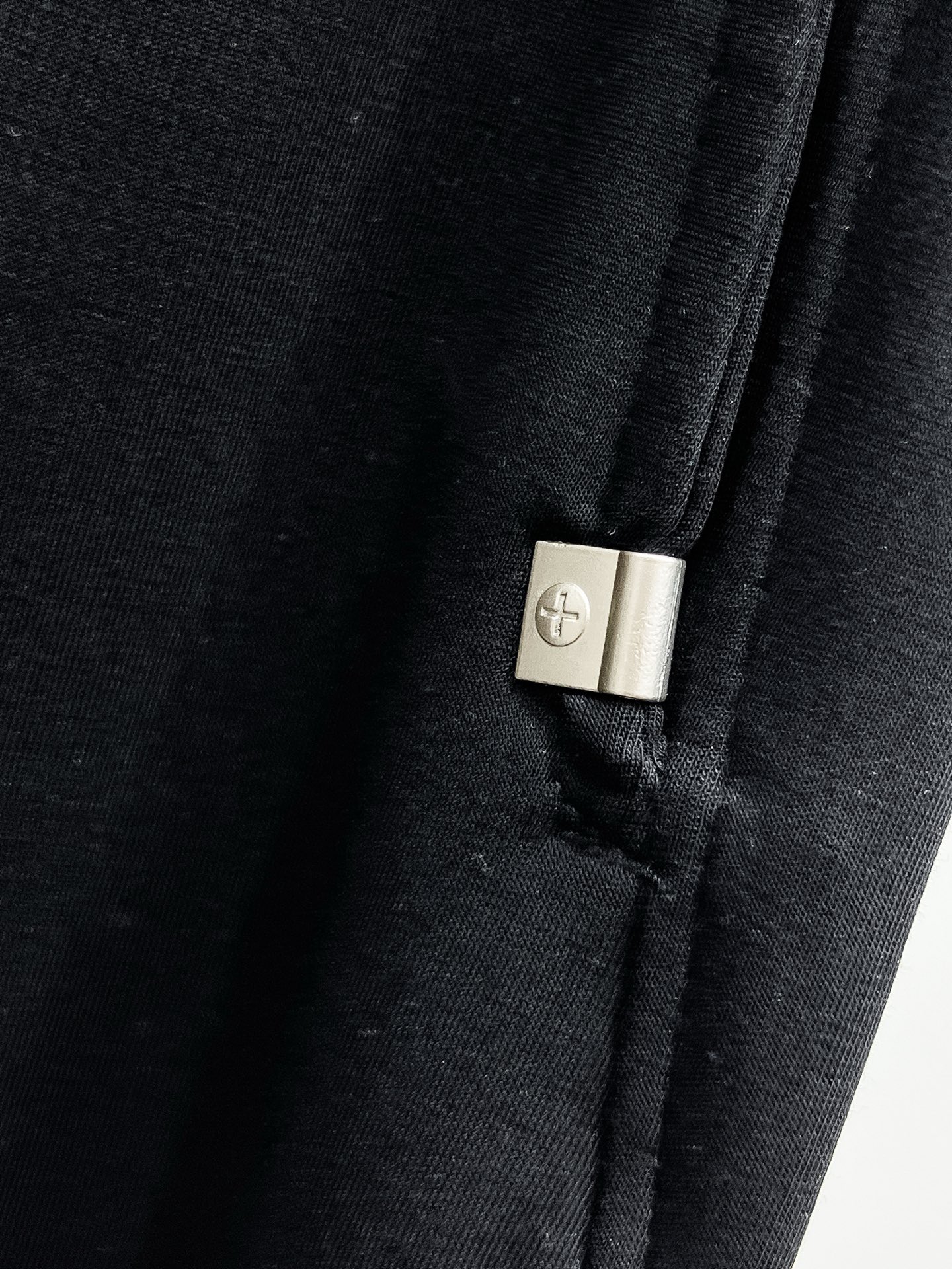 P始祖鸟春夏25ss休闲裤金典再次出现，原单订制高品质时尚休闲裤。超级百搭款。独家定制面料，挺阔有型，贴