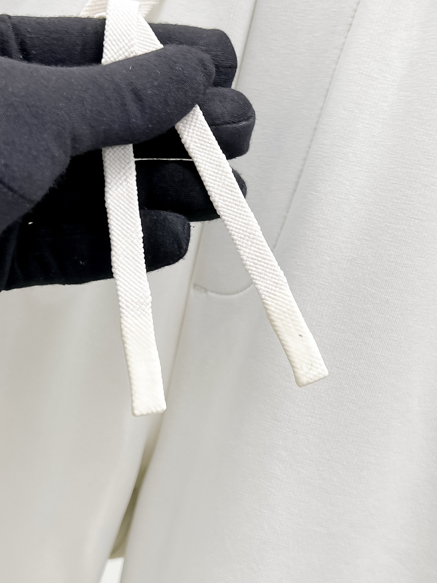 PLv春夏25ss休闲裤金典再次出现，原单订制高品质时尚休闲裤。超级百搭款。独家定制面料，挺阔有型，贴身