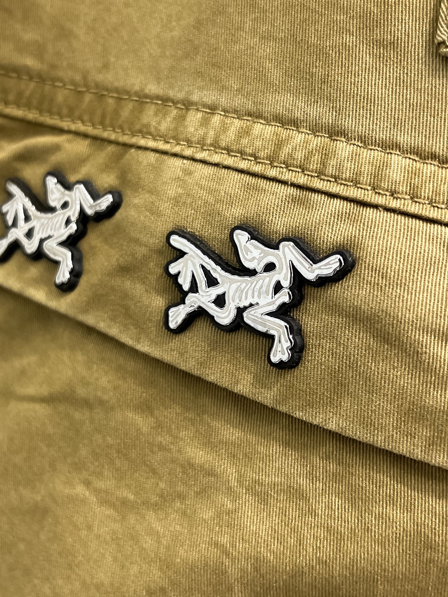 P始祖鸟春夏25ss休闲裤金典再次出现，原单订制高品质时尚休闲裤。超级百搭款。独家定制面料，挺阔有型，贴