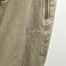 P始祖鸟春夏25ss休闲裤金典再次出现,原单订制高品质时尚休闲裤。超级百搭款。独家定制面料,挺阔有型,贴 P始祖鸟春夏25ss休闲裤金典再次出现,原单订制高品质时尚休闲裤。超级百搭款。独家定制面料,挺阔有型,贴