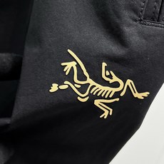 P始祖鸟春夏25ss休闲裤金典再次出现,原单订制高品质时尚休闲裤。超级百搭款。独家定制面料,挺阔有型,贴 P始祖鸟春夏25ss休闲裤金典再次出现,原单订制高品质时尚休闲裤。超级百搭款。独家定制面料,挺阔有型,贴