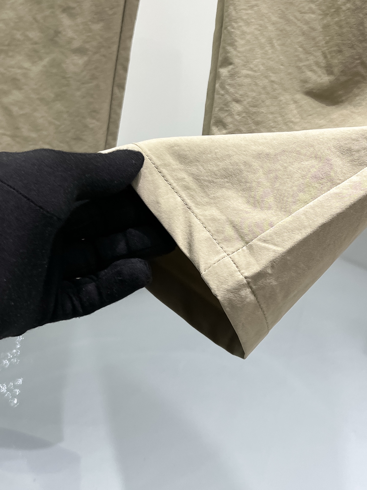 P迪桑特春夏25ss休闲裤金典再次出现，原单订制高品质时尚休闲裤。超级百搭款。独家定制面料，挺阔有型，贴