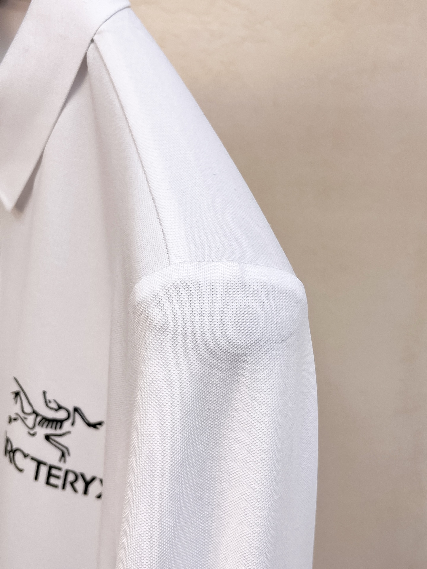 P始祖鸟25SS新款春夏短袖翻领T恤Polo，最高版本客供定制高端朱地面料简单时尚款，拼色螺纹超级好看！