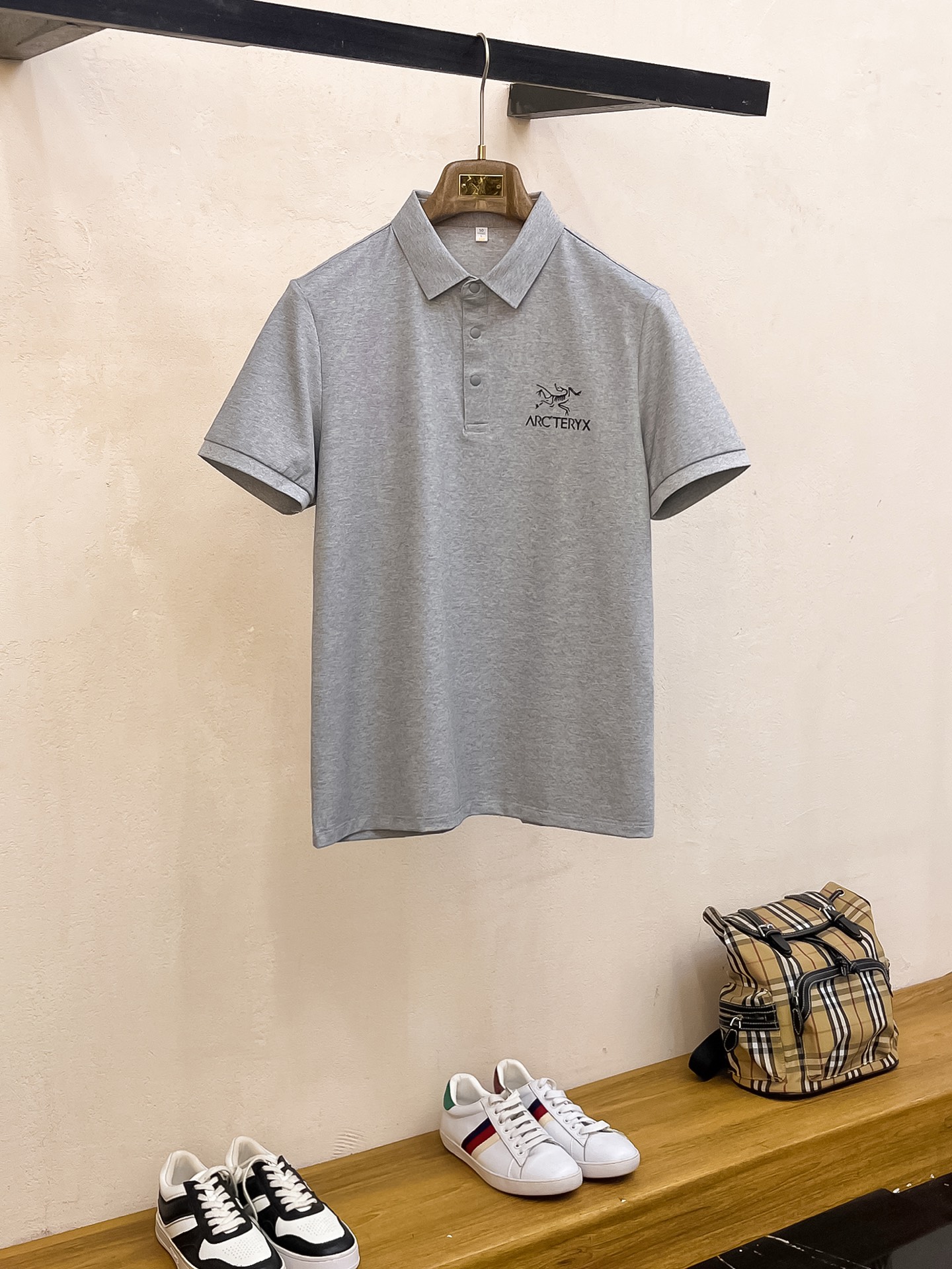 P始祖鸟25SS新款春夏短袖翻领T恤Polo，最高版本客供定制高端朱地面料简单时尚款，拼色螺纹超级好看！