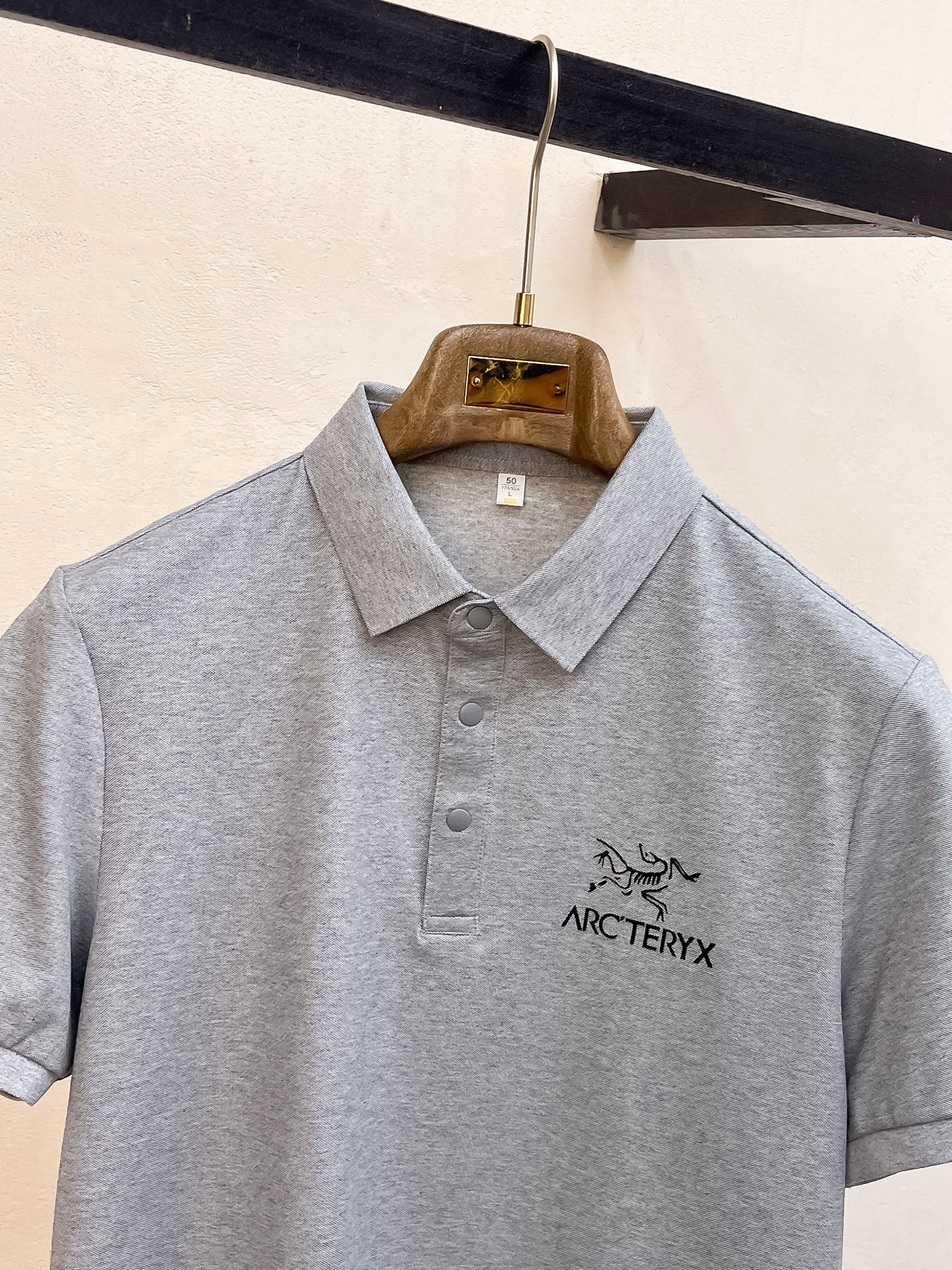 P始祖鸟25SS新款春夏短袖翻领T恤Polo，最高版本客供定制高端朱地面料简单时尚款，拼色螺纹超级好看！