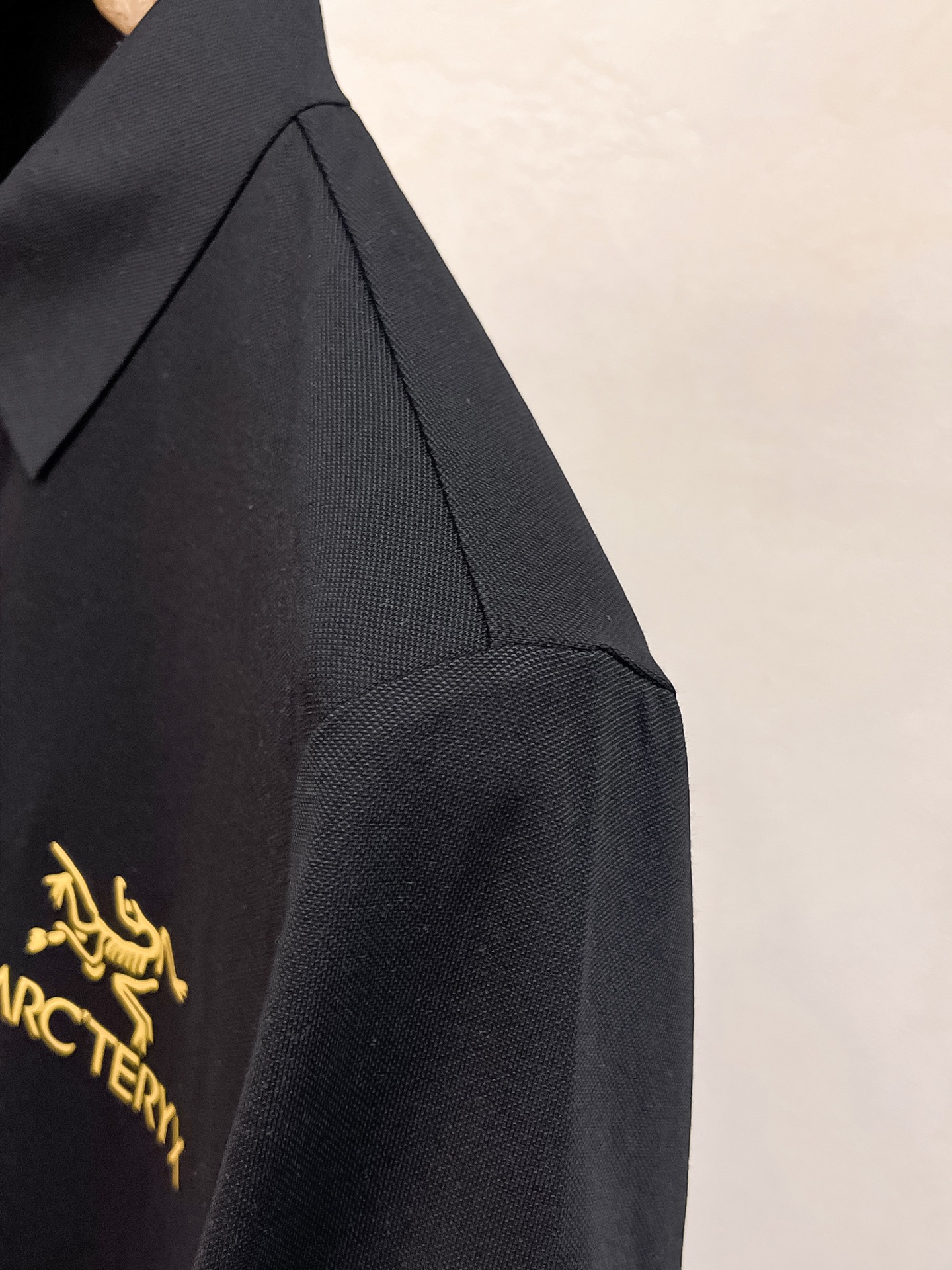 P始祖鸟25SS新款春夏短袖翻领T恤Polo，最高版本客供定制高端朱地面料简单时尚款，拼色螺纹超级好看！