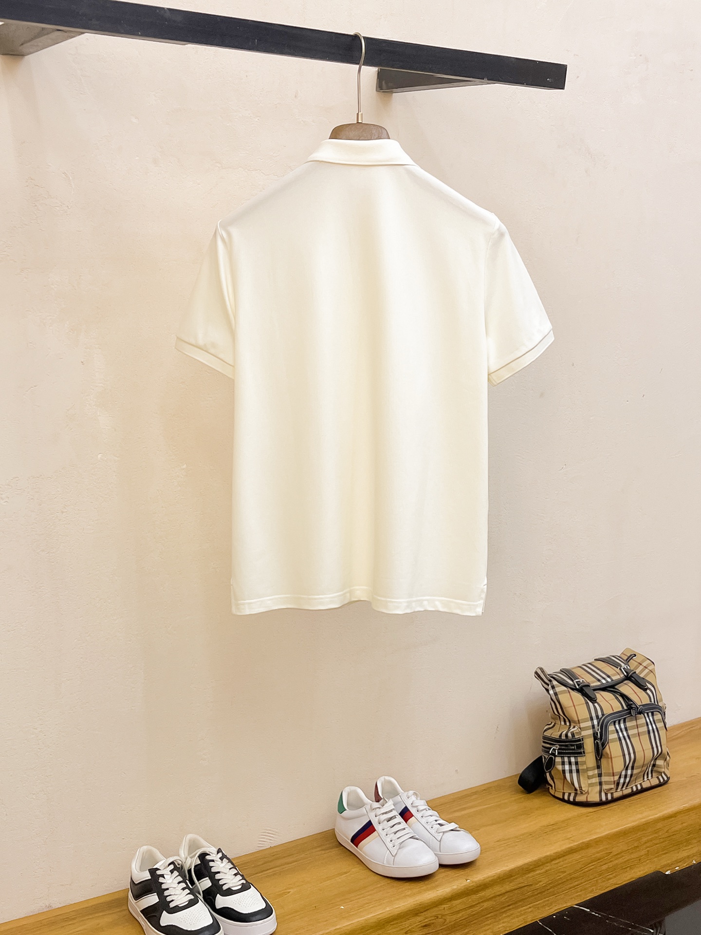 P普拉达25SS新款春夏短袖翻领T恤Polo，最高版本客供定制高端朱地面料简单时尚款，拼色螺纹超级好看！