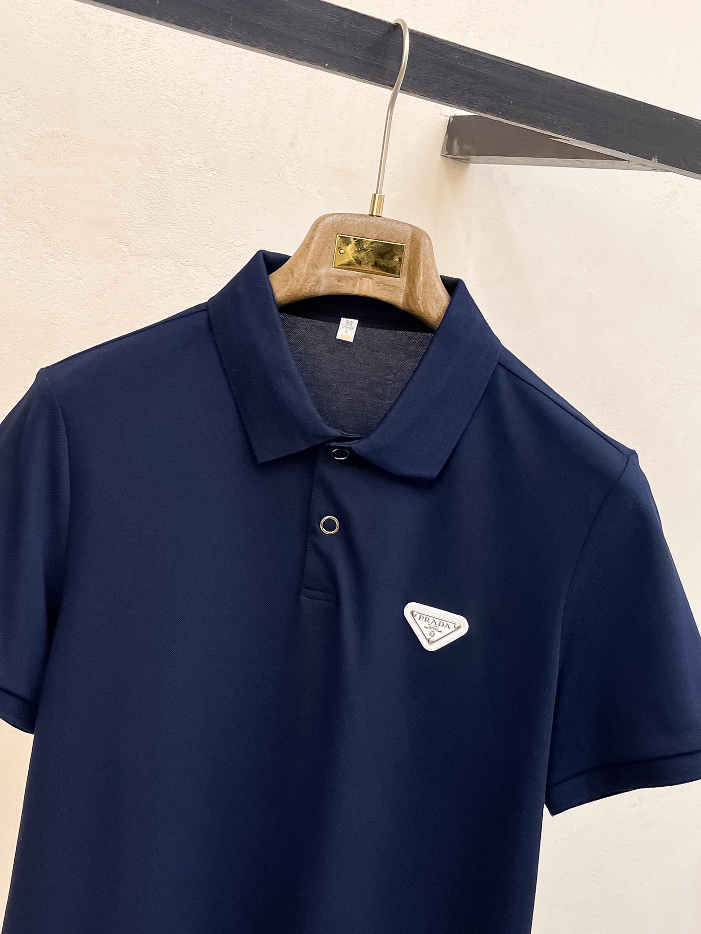 P普拉达25SS新款春夏短袖翻领T恤Polo，最高版本客供定制高端朱地面料简单时尚款，拼色螺纹超级好看！