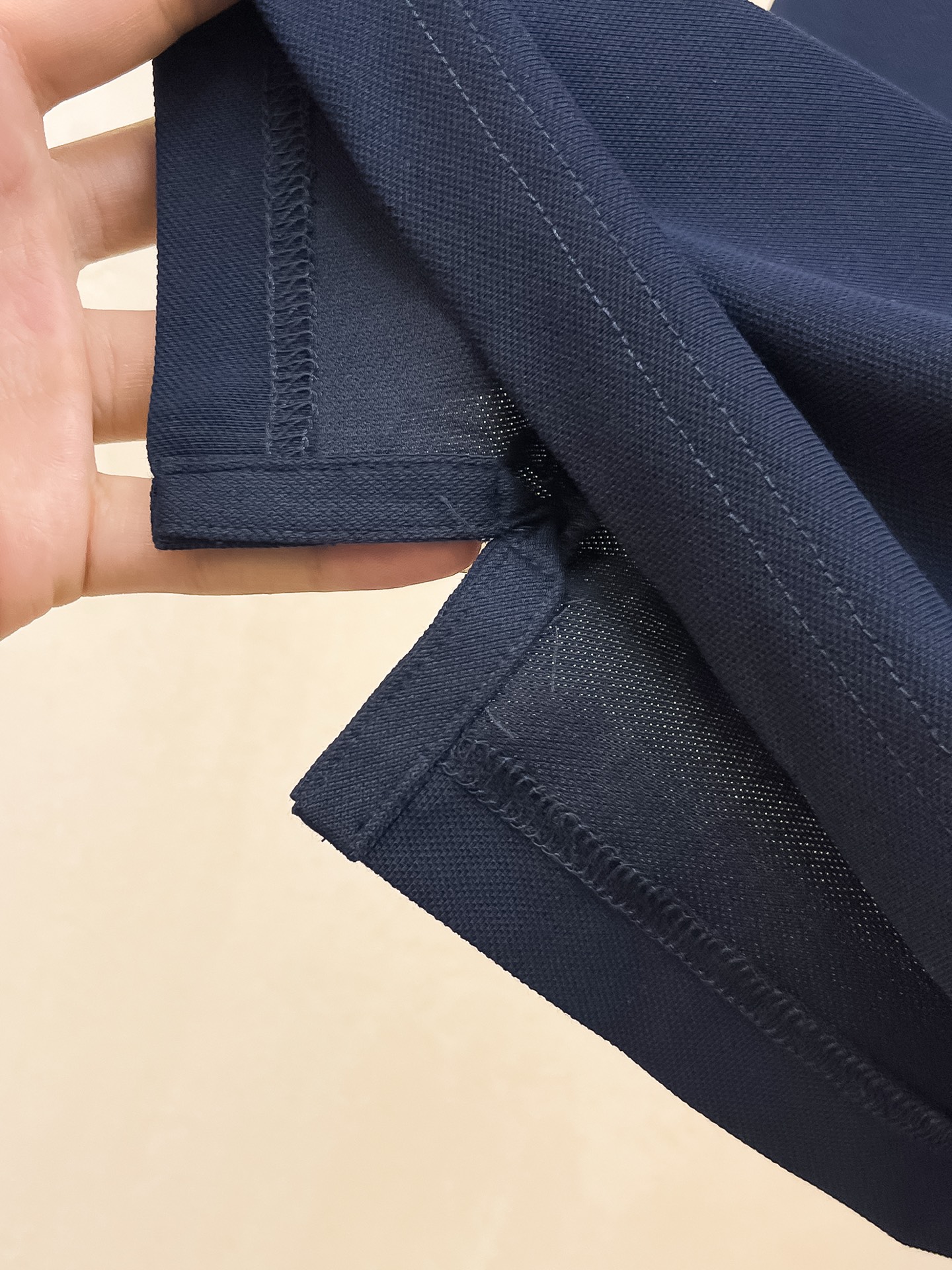 P普拉达25SS新款春夏短袖翻领T恤Polo，最高版本客供定制高端朱地面料简单时尚款，拼色螺纹超级好看！