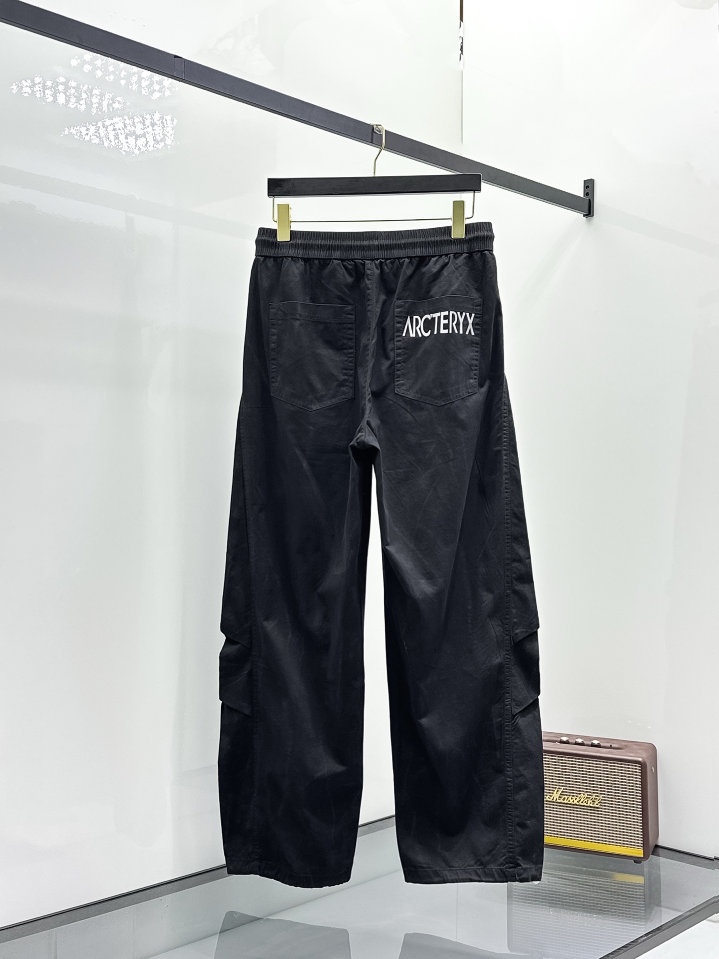 P始祖鸟春夏25ss休闲裤金典再次出现，原单订制高品质时尚休闲裤。超级百搭款。独家定制面料，挺阔有型，贴