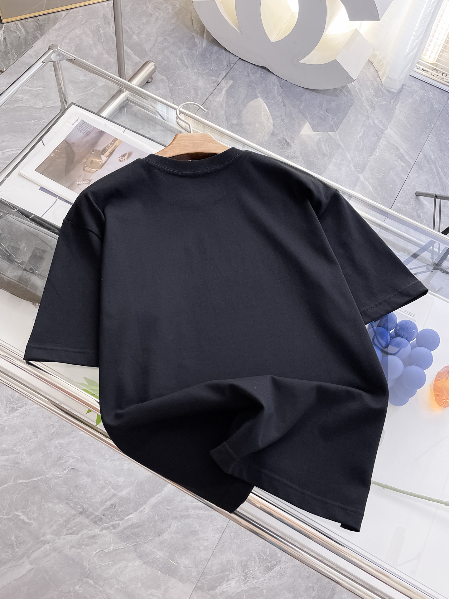 P552P12ss古驰纯棉最新面料经典标识图案logo时尚简约潮流短袖,最顶级的品质专柜原单短袖,顶级制作工艺进口面料,专柜款独特设计,采用进口高端订制面料。官网在售!面料版型超赞 码数:..黑白色 M-2XL - 图片 8