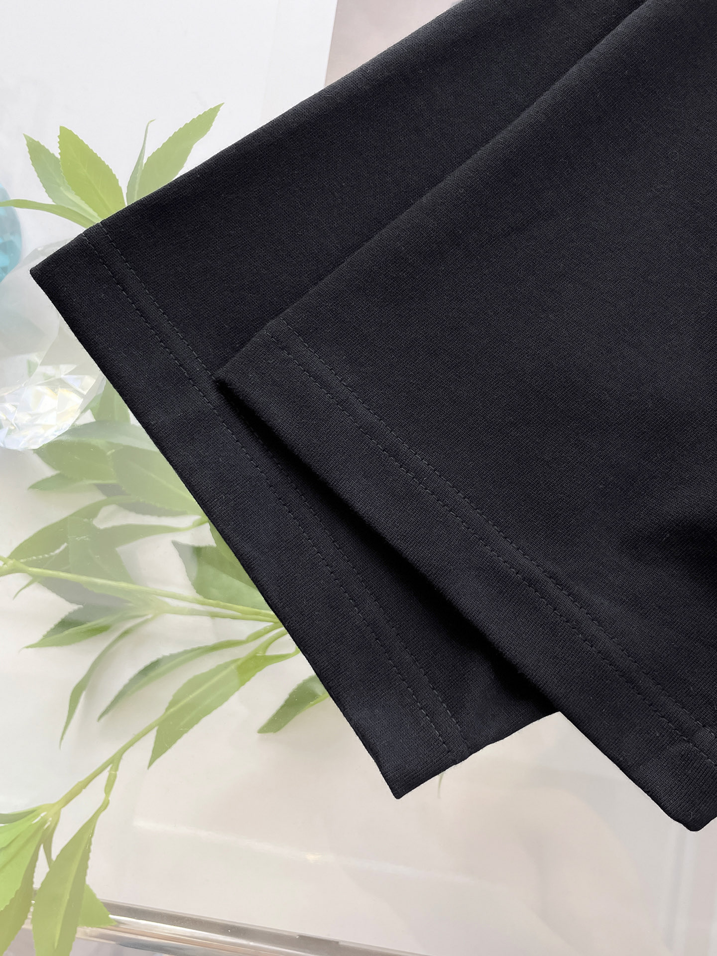 P552P12ss古驰纯棉最新面料经典标识图案logo时尚简约潮流短袖,最顶级的品质专柜原单短袖,顶级制作工艺进口面料,专柜款独特设计,采用进口高端订制面料。官网在售!面料版型超赞 码数:..黑白色 M-2XL - 图片 6