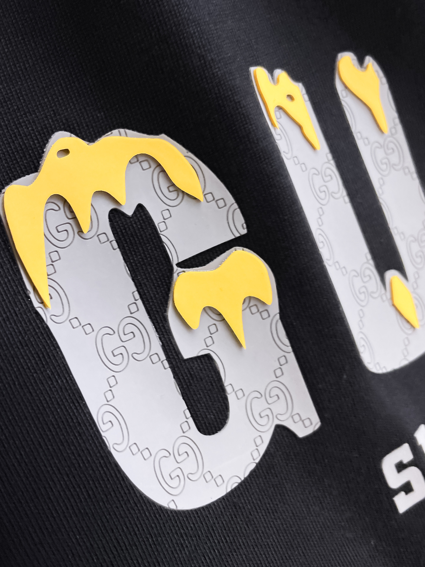 P552P12ss古驰纯棉最新面料经典标识图案logo时尚简约潮流短袖,最顶级的品质专柜原单短袖,顶级制作工艺进口面料,专柜款独特设计,采用进口高端订制面料。官网在售!面料版型超赞 码数:..黑白色 M-2XL - 图片 3