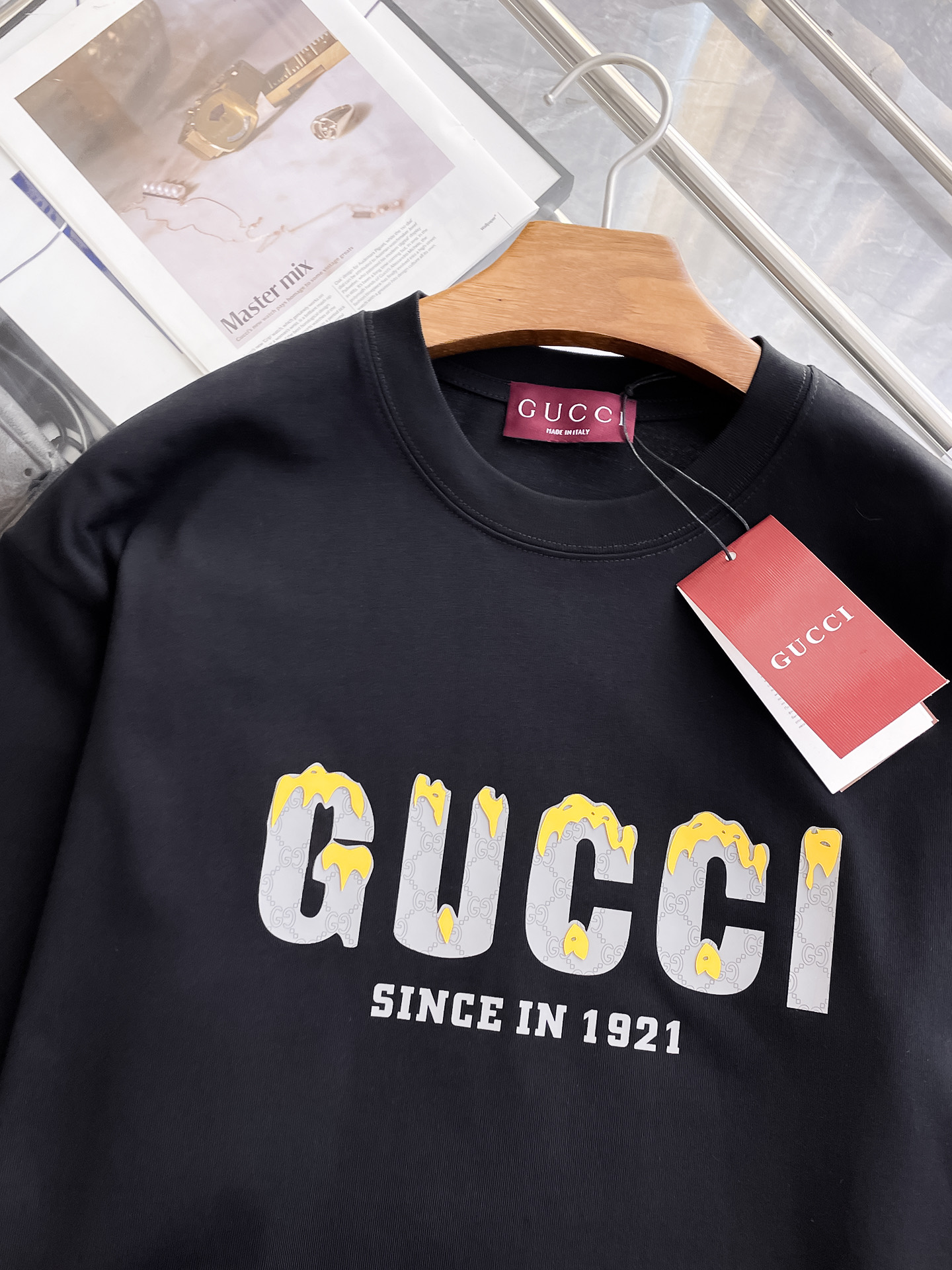 P552P12ss古驰纯棉最新面料经典标识图案logo时尚简约潮流短袖,最顶级的品质专柜原单短袖,顶级制作工艺进口面料,专柜款独特设计,采用进口高端订制面料。官网在售!面料版型超赞 码数:..黑白色 M-2XL - 图片 2