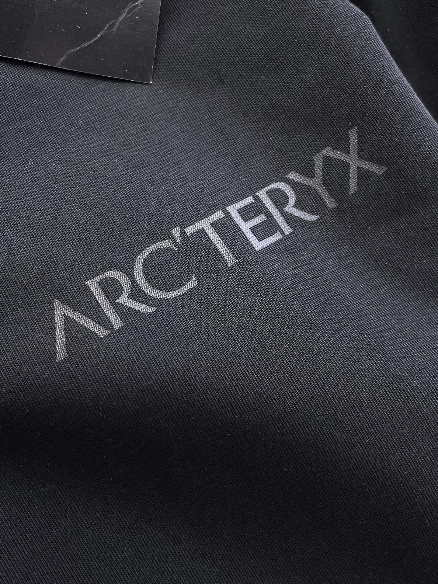 Arc'teryx Classic Logo T-Shirt: Premium Cotton, Stylish & Comfortable 5 i1746363600715 5767 0 3
