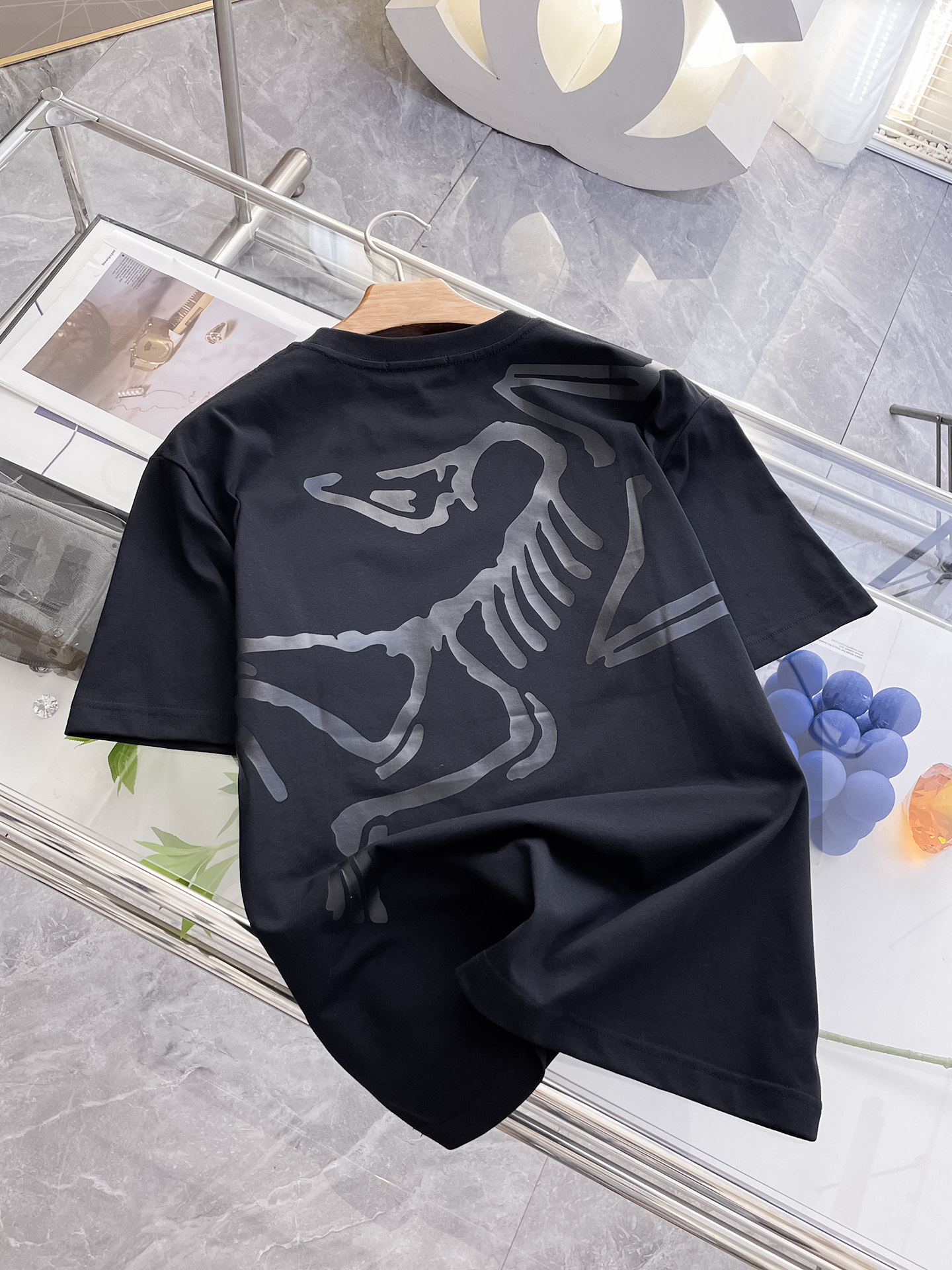 Arc'teryx Classic Logo T-Shirt: Premium Cotton, Stylish & Comfortable 9 i1746363601622 927 0 7
