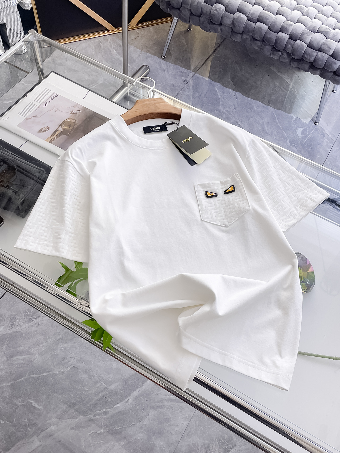 NO:459094,Ss Fendi pure cotton latest fabric!  Classic logo pattern logo stylish simple trendy short sleeves, the top quality counter original single short sleeves, the top-level production process imported fabric, the unique design of the counter model, using imported high-end customized fabrics. The official website is on sale!  Excellent fabric fit M-3XL, fendi, T-shirt, alexander wang19860909ss芬迪纯棉最新面料！经典标识图案logo时尚简约潮流短袖,最顶级的品质专柜原单短袖,顶级制作工艺进口面料,专柜款独特设计,采用进口高端订制面料.官网在售！面料版型超赞 码数M-3XL,,fendi,T-shirt,alexander wang,Men's clothing