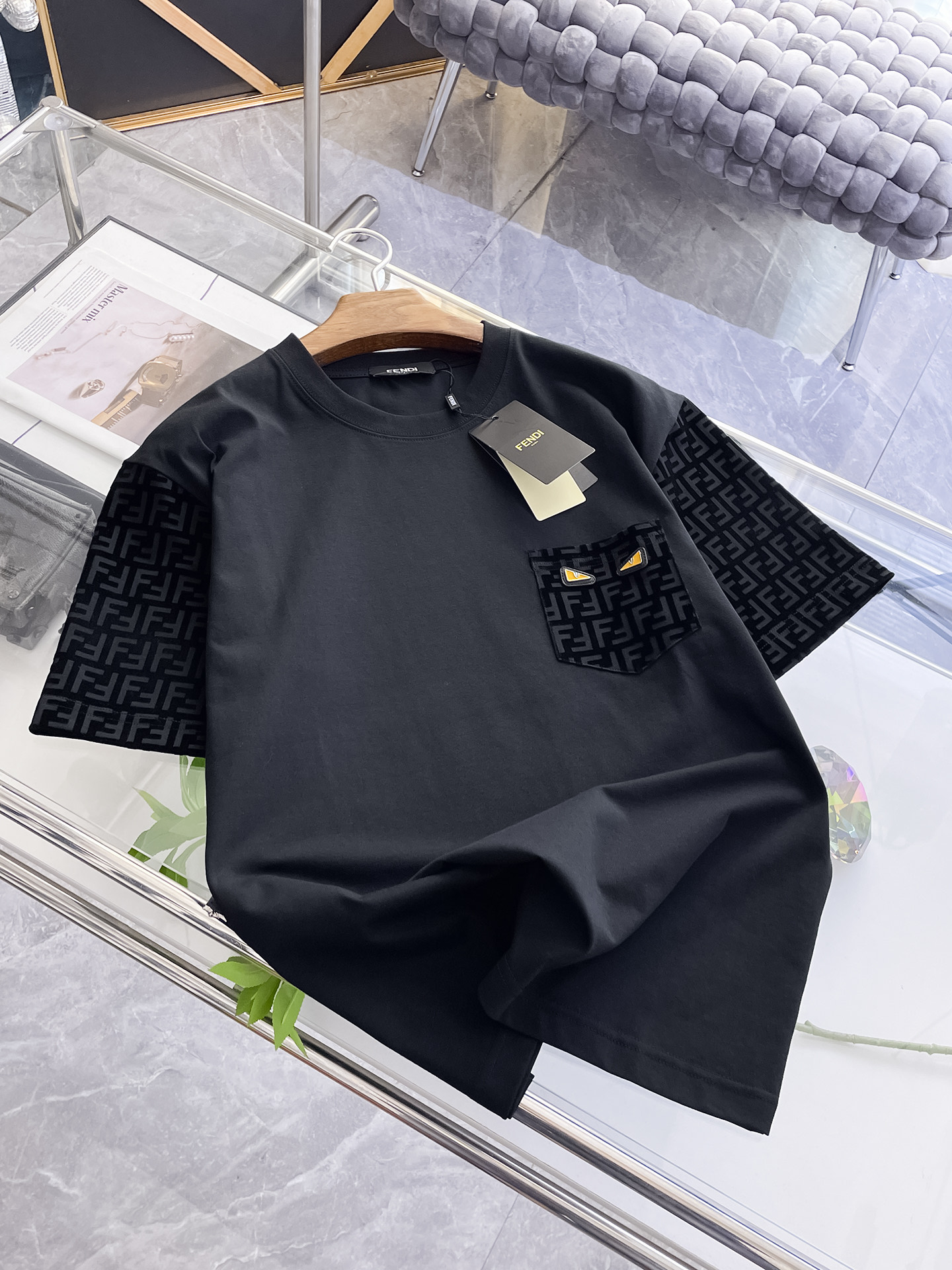 NO:457298,Ss Fendi pure cotton latest fabric!  Classic logo pattern logo stylish simple trendy short sleeves, the top quality counter original single short sleeves, the top-level production process imported fabric, the unique design of the counter model, using imported high-end customized fabrics. The official website is on sale!  Excellent fabric fit M-3XL, fendi, T-shirt, alexander wang19860909ss芬迪纯棉最新面料！经典标识图案logo时尚简约潮流短袖,最顶级的品质专柜原单短袖,顶级制作工艺进口面料,专柜款独特设计,采用进口高端订制面料.官网在售！面料版型超赞 码数M-3XL,,fendi,T-shirt,alexander wang,Men's clothing