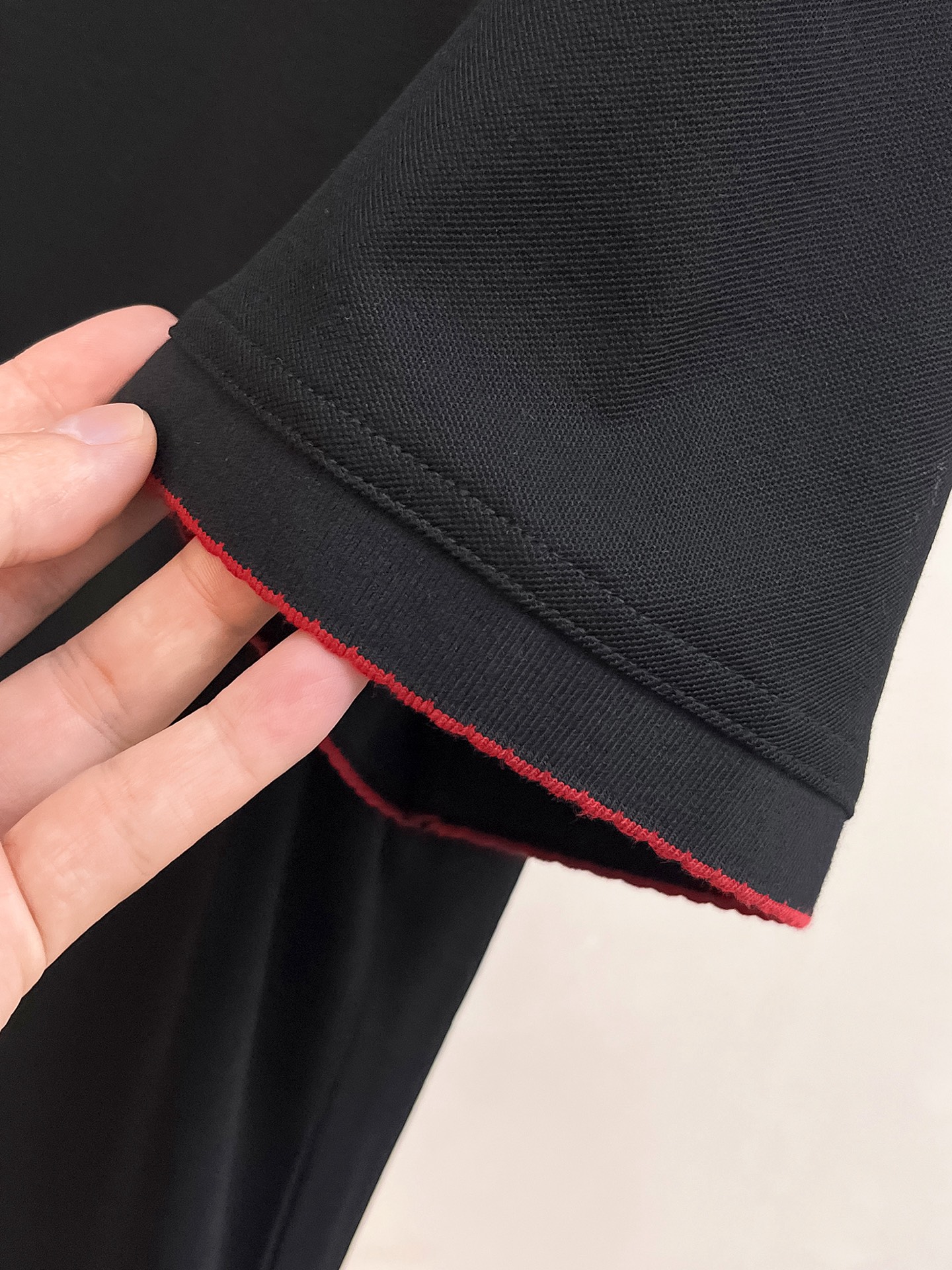  kiton 𝟏𝟎𝟎%新疆长绒棉 面料柔软舒适透气
2025 夏季 限量款短袖Polo系列
𝗦𝗜𝗭𝗘：𝗠