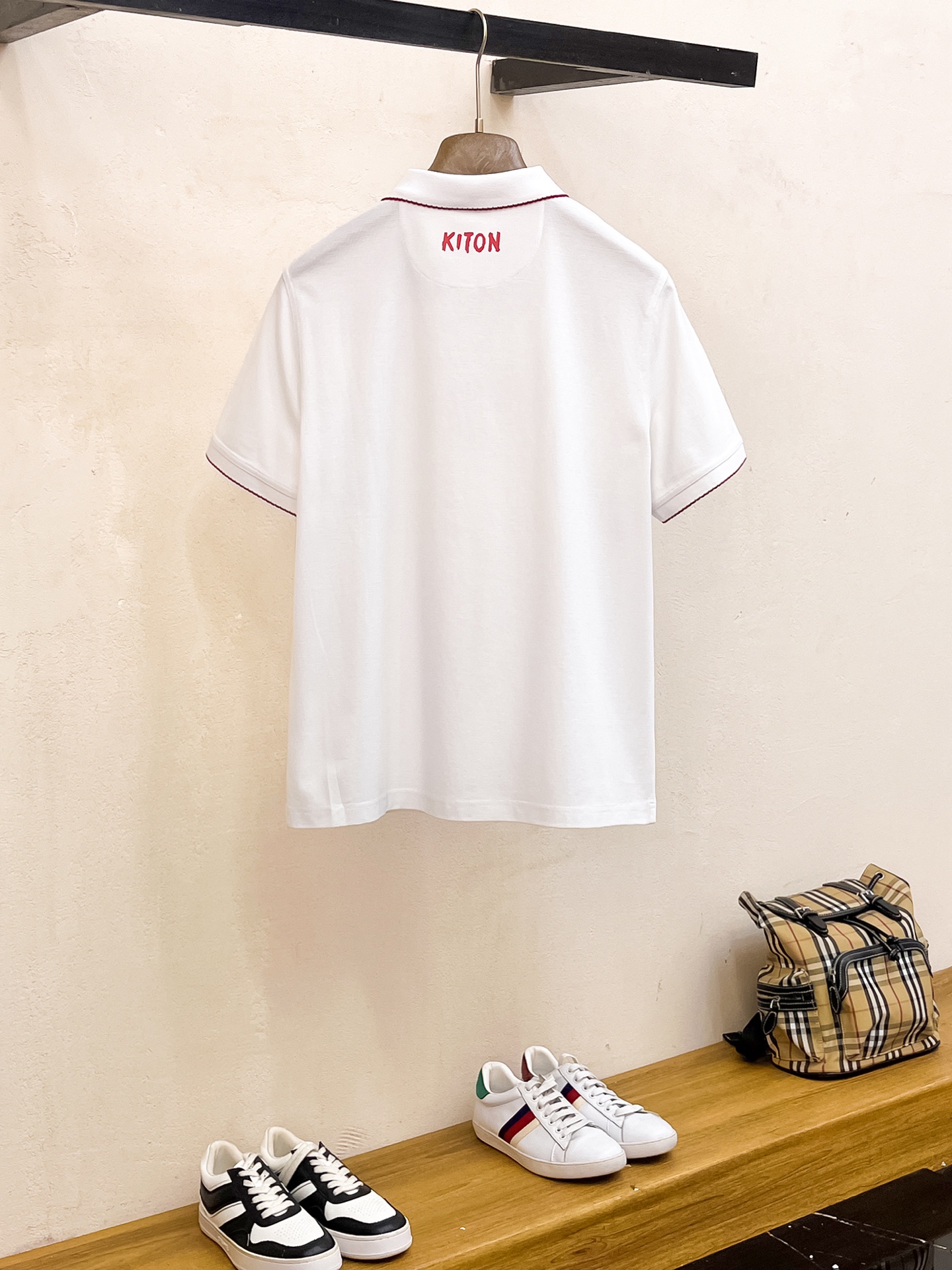  kiton 𝟏𝟎𝟎%新疆长绒棉 面料柔软舒适透气
2025 夏季 限量款短袖Polo系列
𝗦𝗜𝗭𝗘：𝗠