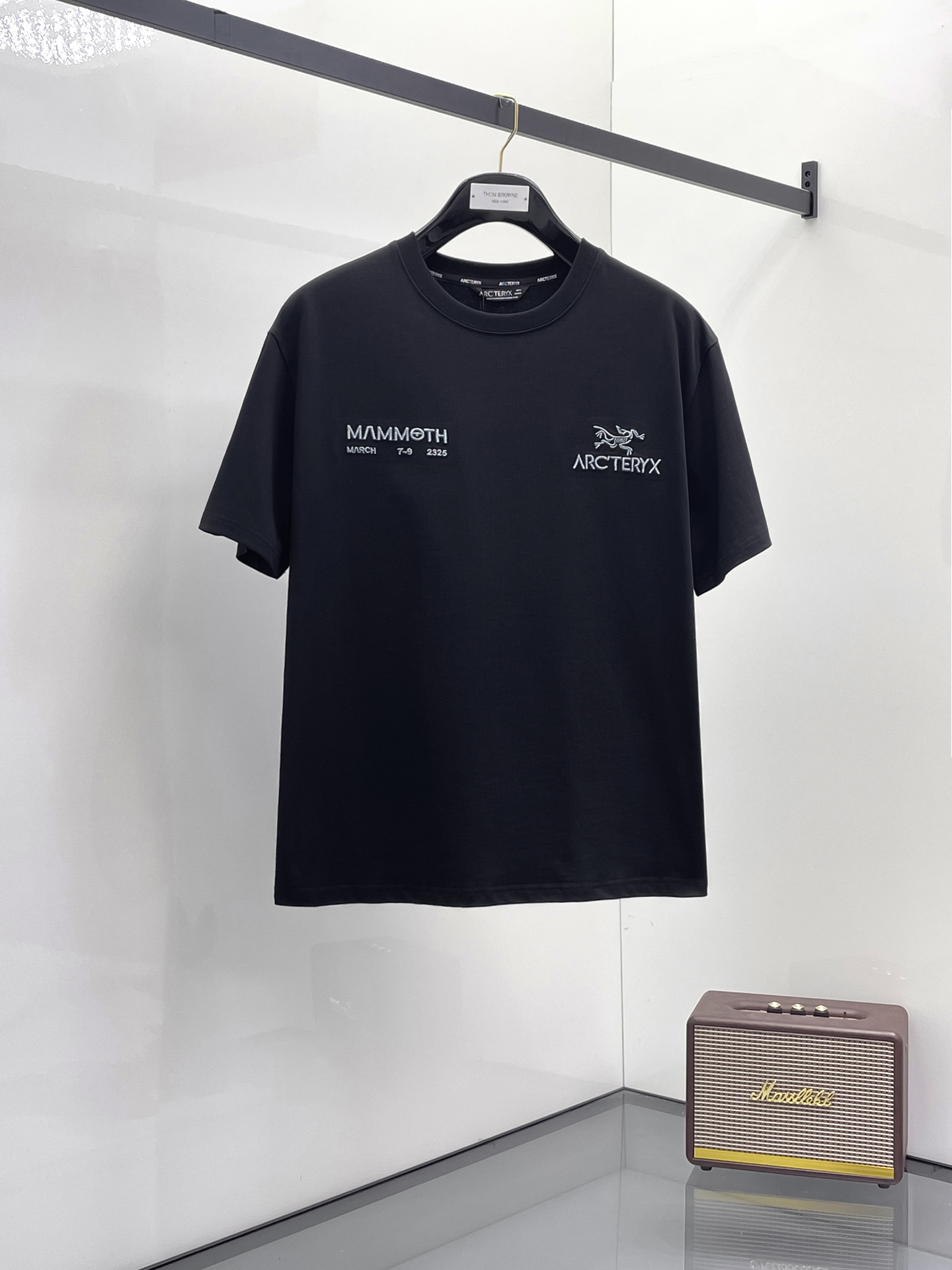 NO:423185,Archaeoptera Bird's new short-sleeved T-shirt in summer 2025, the personalized art series exclusively released on the entire network. The versatile details are perfectly processed and pure cotton fabric is very exquisite. Original fabric. The same high-quality and comfortable hand feels very fashionable and personalized. A super versatile and beautiful style for men and women. The same color is black and white. Number M-3XL, arc'teryx, T-shirt,tees, t-shirt,alexander wang19860909始祖鸟2025夏季新款短袖T恤,个性艺术系列全网独家首发 百搭款细节处理完美纯棉面料十分精致 原版面料 网红明星同款高版本 高品质手感非常舒服 时尚又个性 超级百搭好看的一款男女同款颜色黑、白 码数M-3XL,arc'teryx,T-shirt,tees，t-shirt,alexander wang,Men's clothing